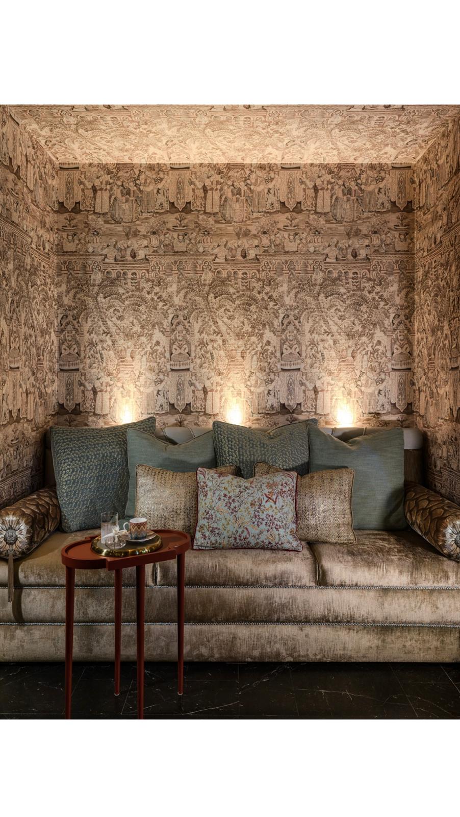 Çiçek Desenli Bordo Yastık