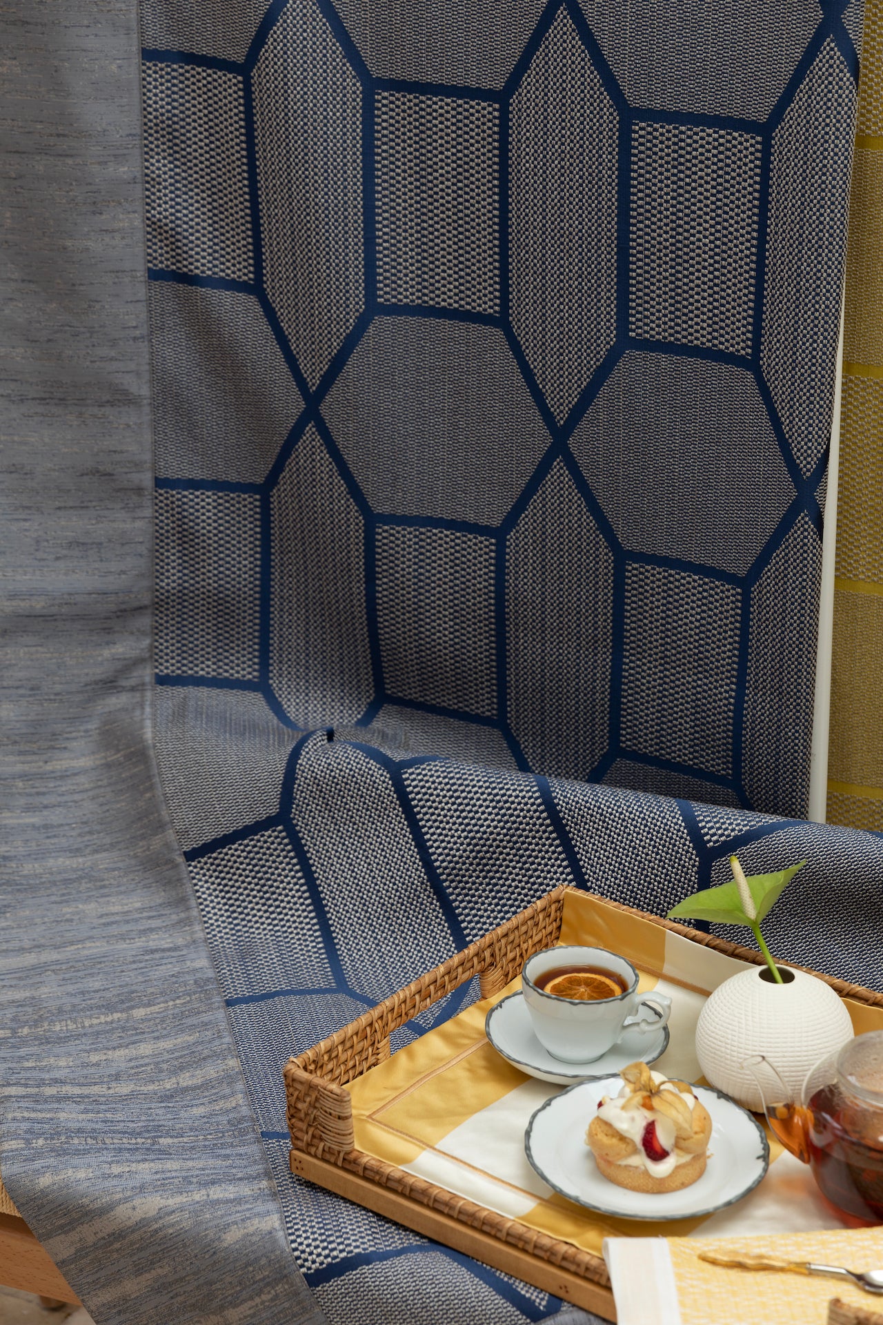 Mavi Geometrik Desenli Masa Örtüsü