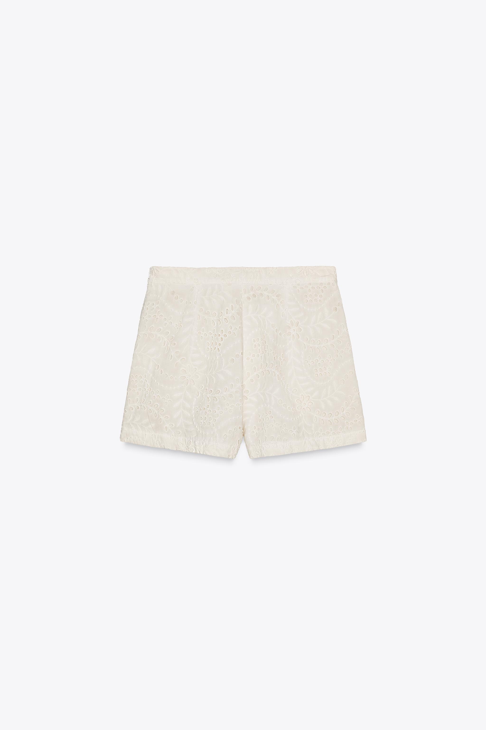 ZW COLLECTION PERFORATED EMBROIDERY BERMUDA SHORTS