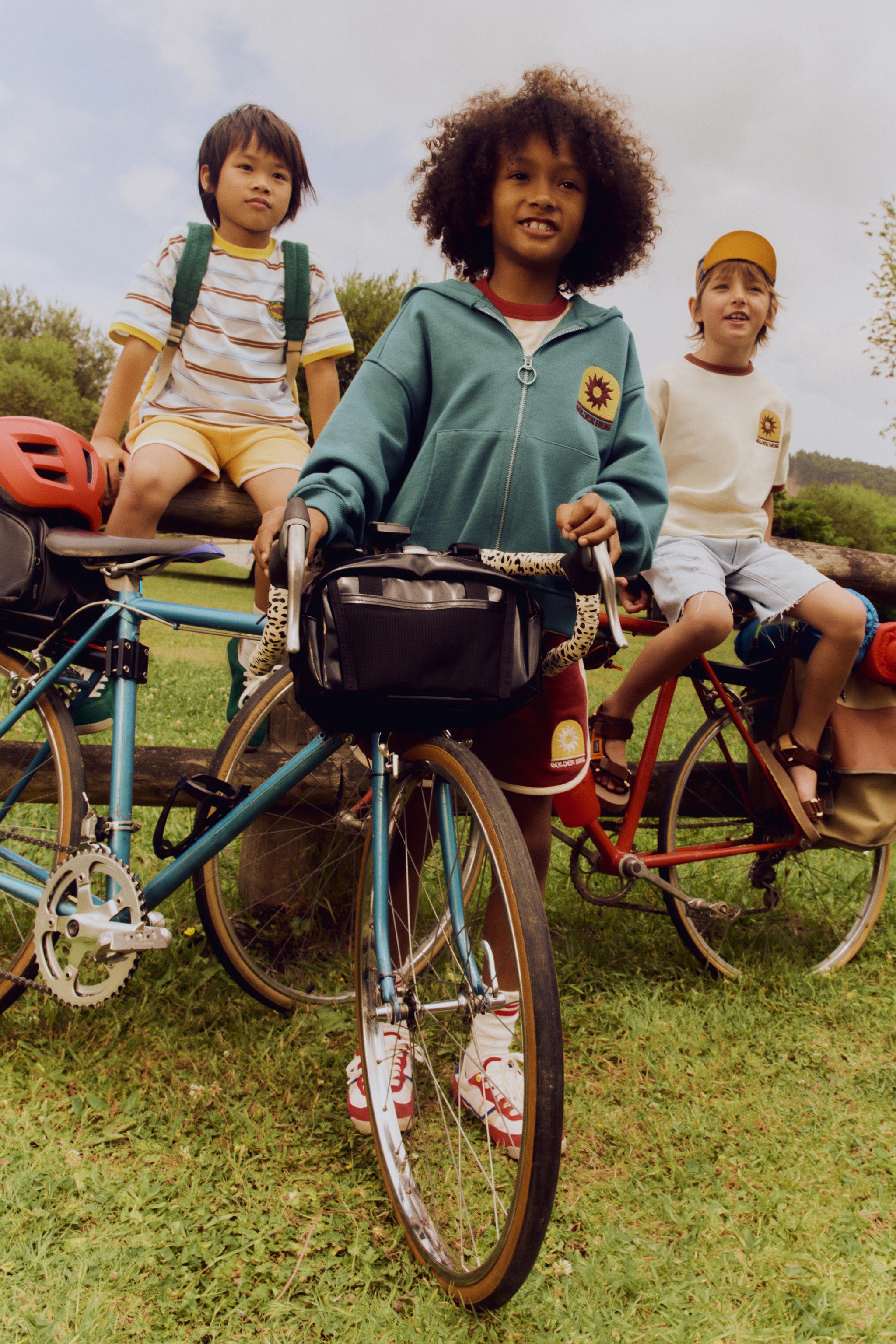 CONTRAST EMBROIDERED T-SHIRT