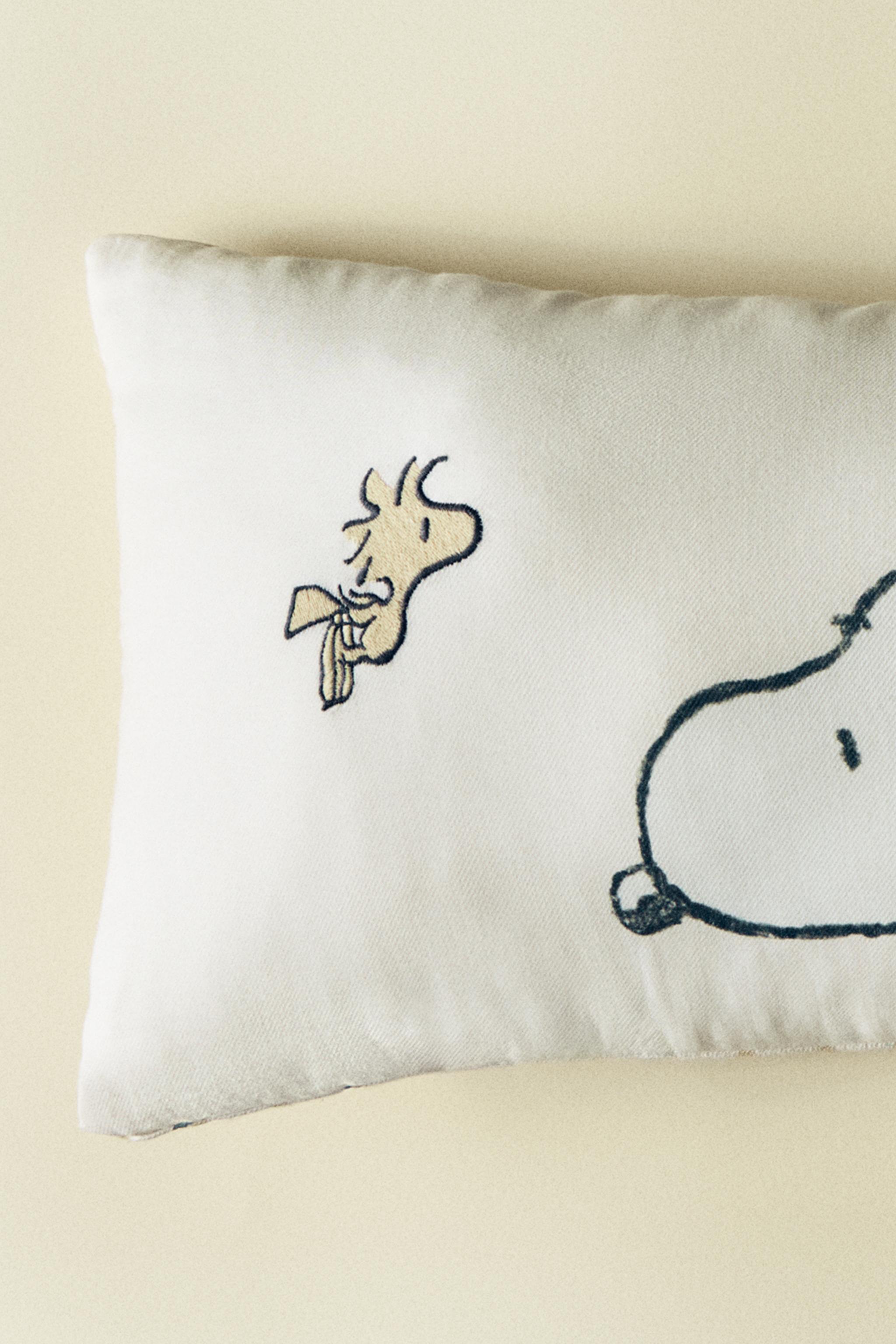CHILDREN’S PEANUTS™ LONG THROW PILLOW