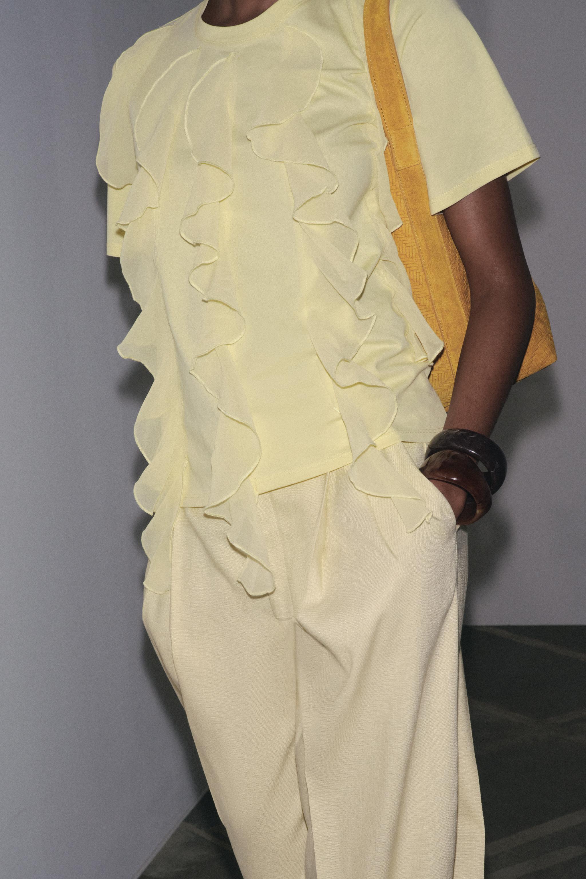 FRONT RUFFLE T-SHIRT