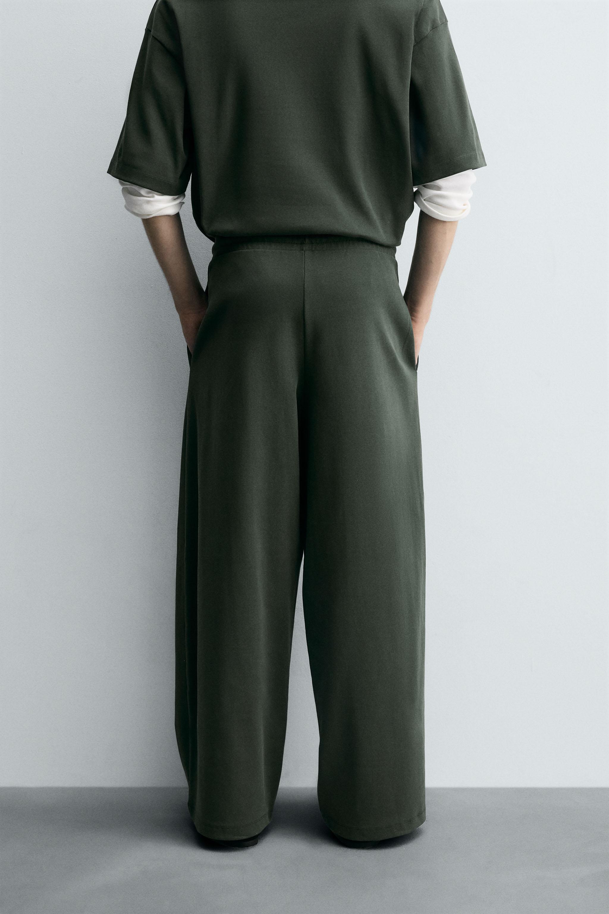 WIDE FIT PLEATED JOGGER PANTS