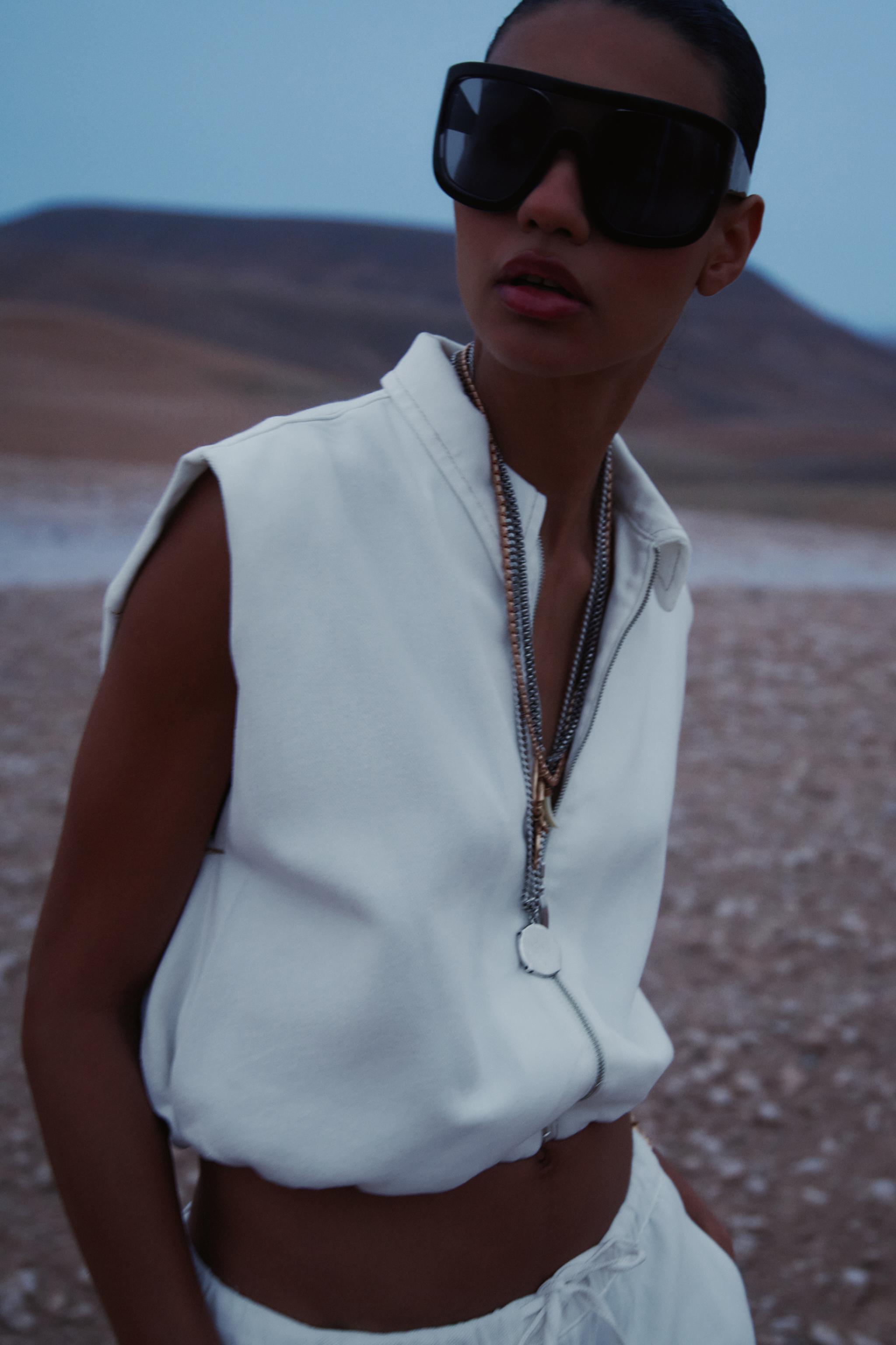 TOPSTITCHING ELASTIC HEM VEST