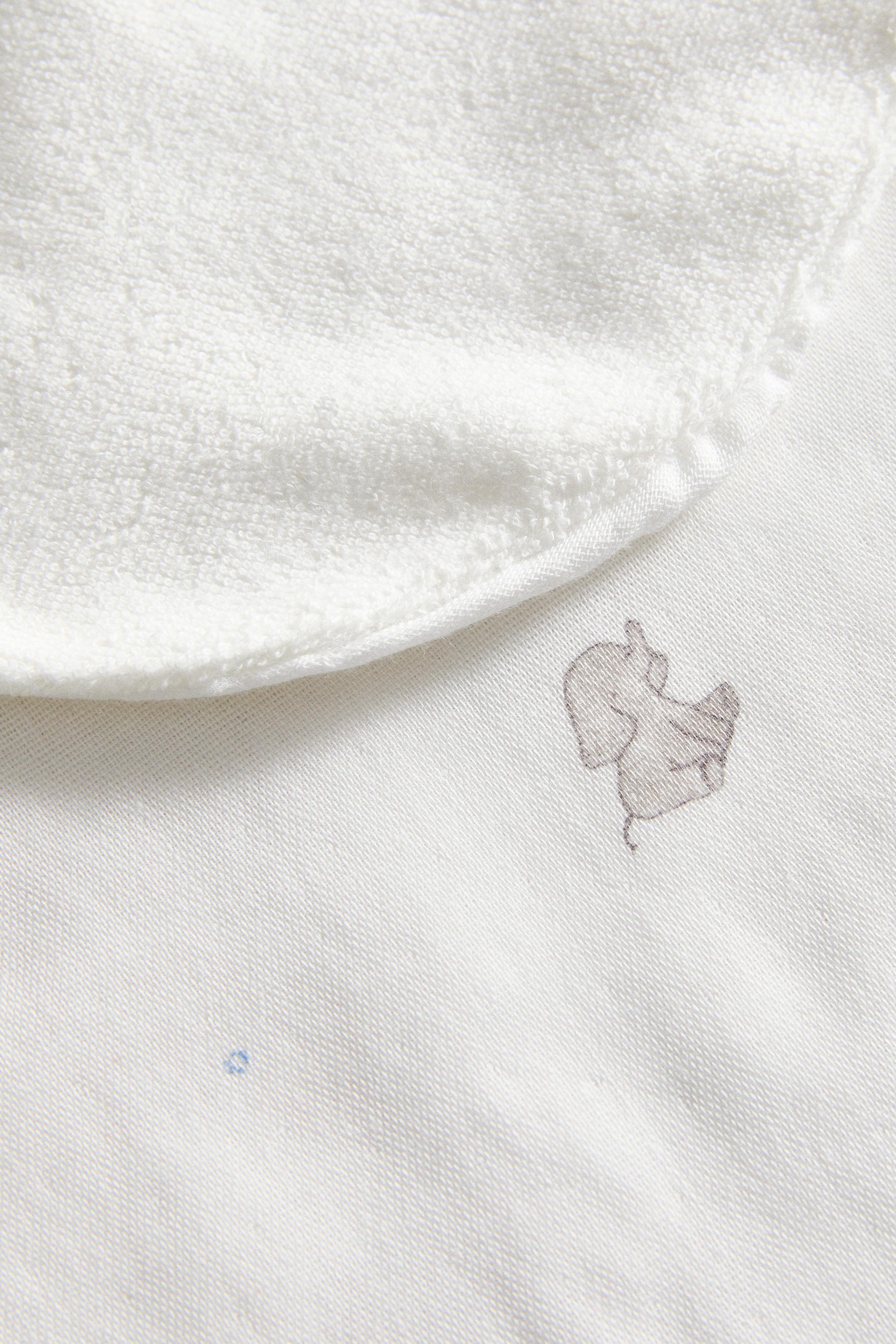 ELEPHANT SHOULDER BABY BIB