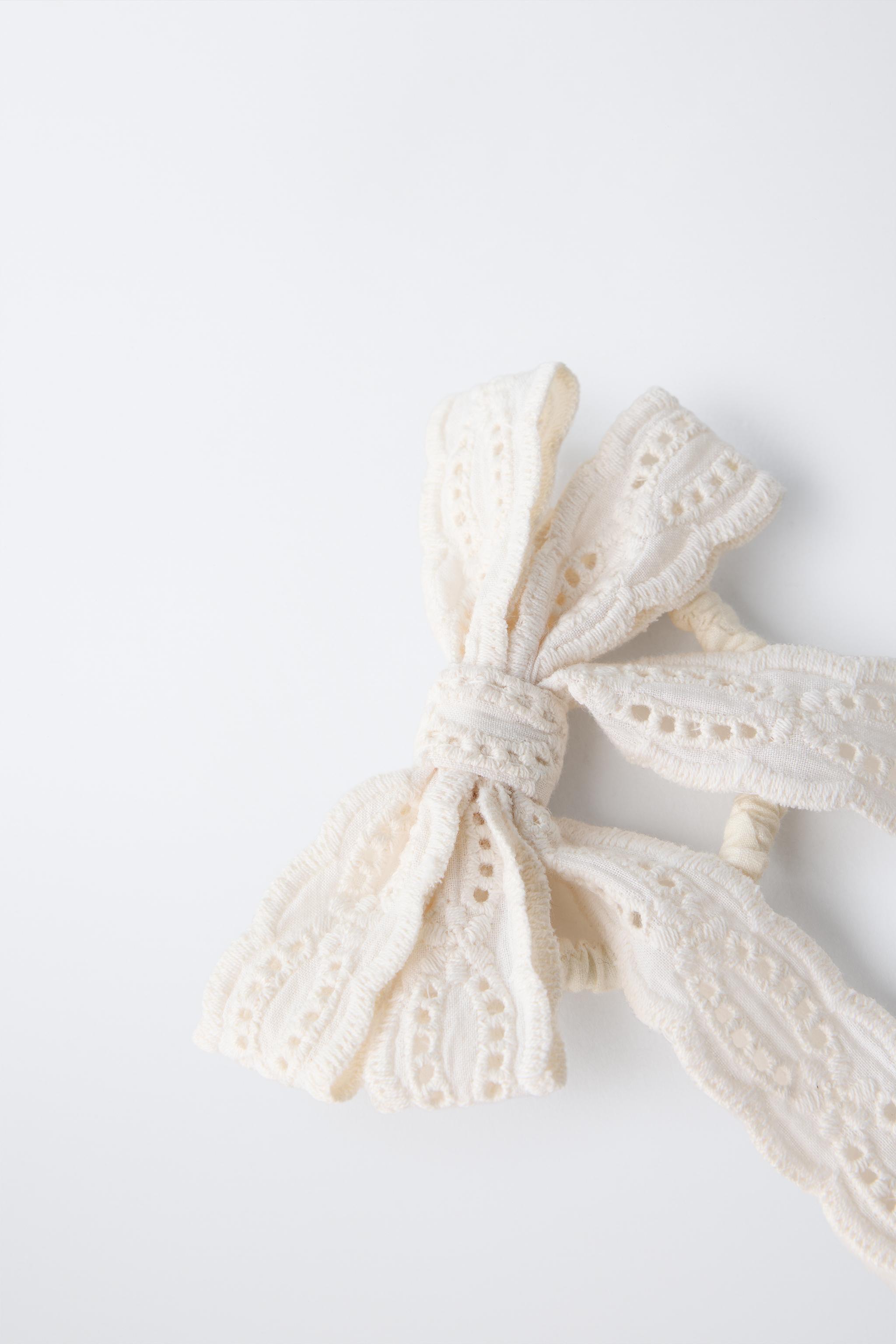 TWO-PACK OF HAIR SCRUNCHIES WITH CUT-OUT BOWS