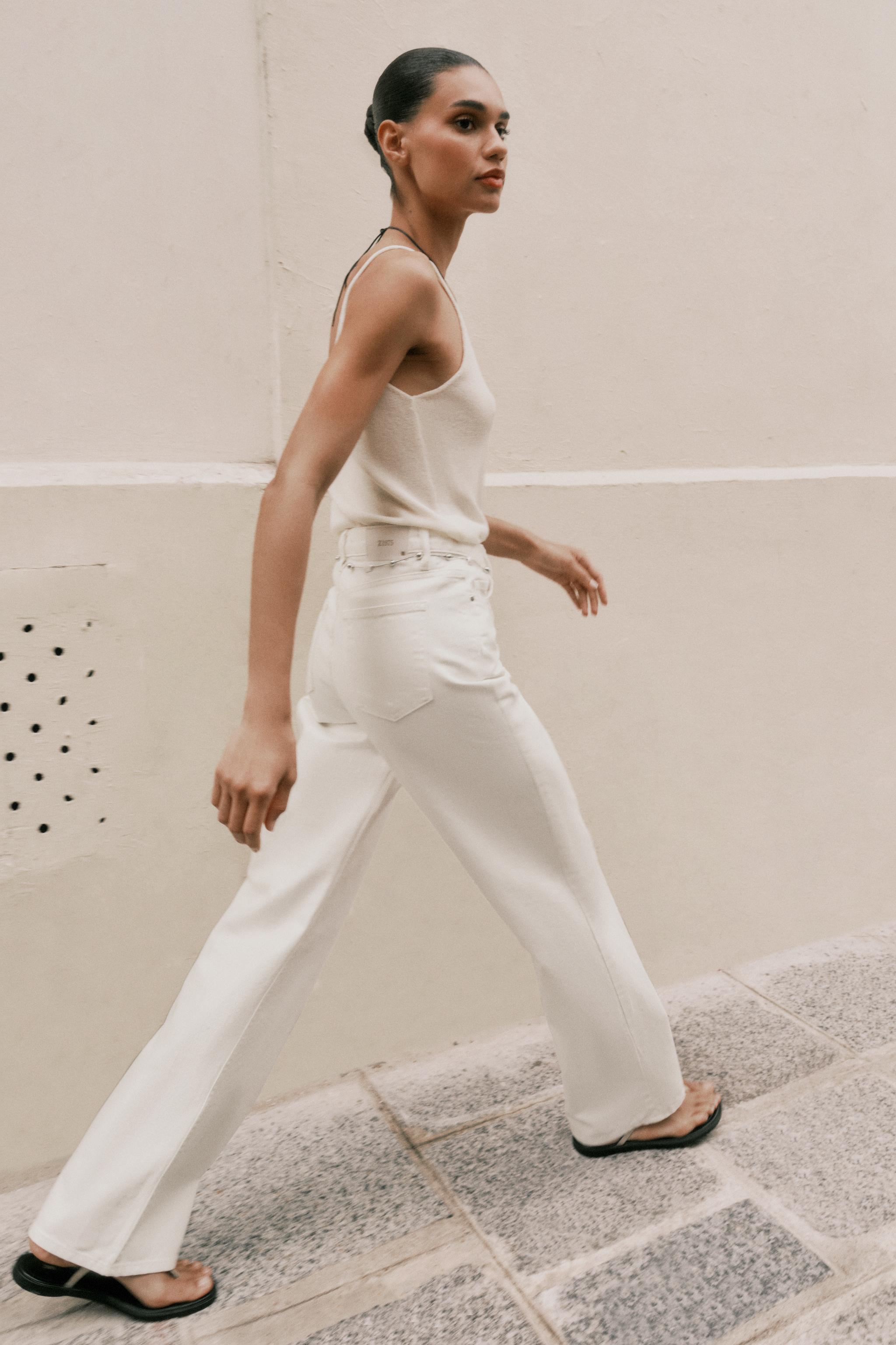 Z1975 PEARLESCENT BELTED JEANS