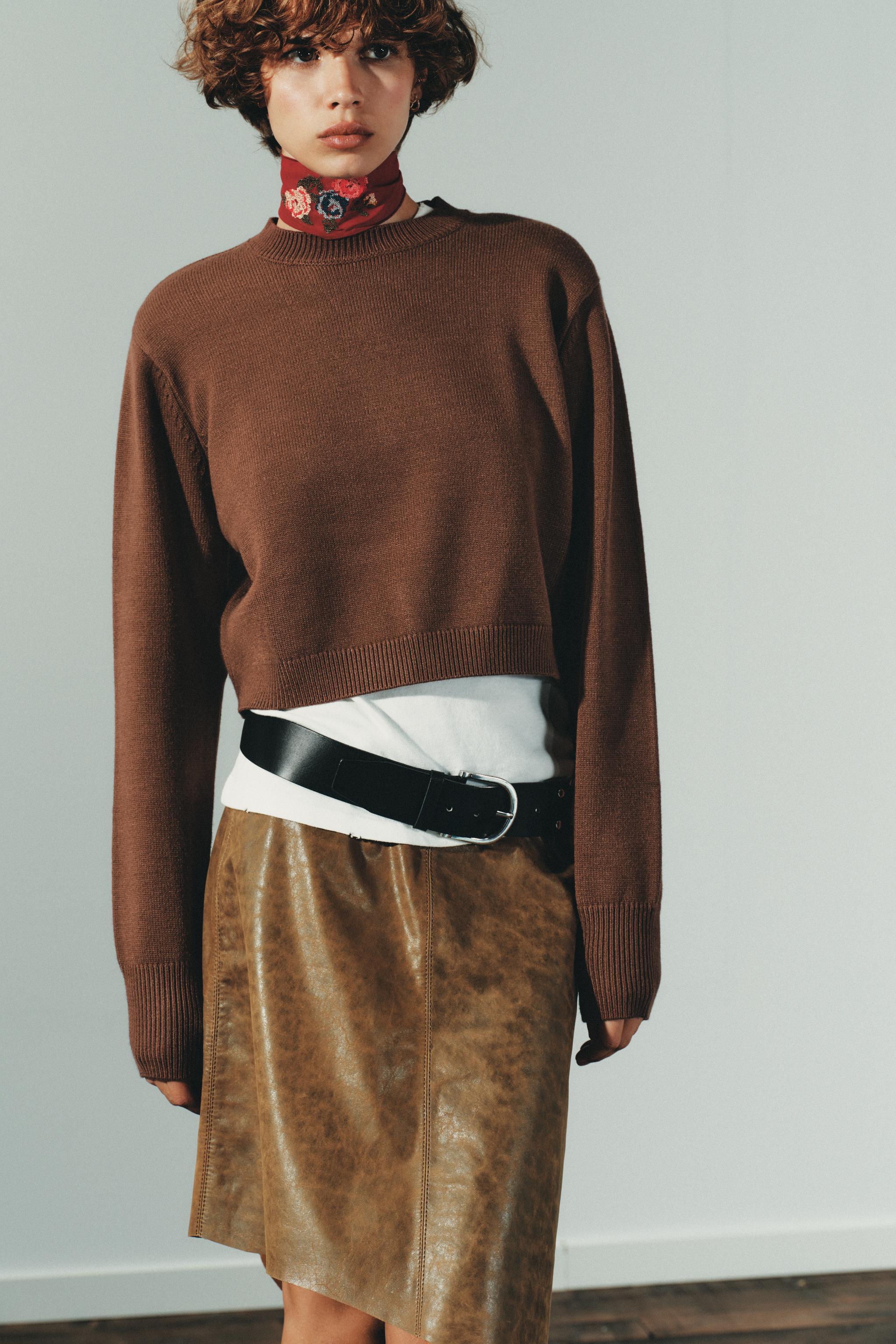 SHOULDER PAD CROPPED KNIT SWEATER