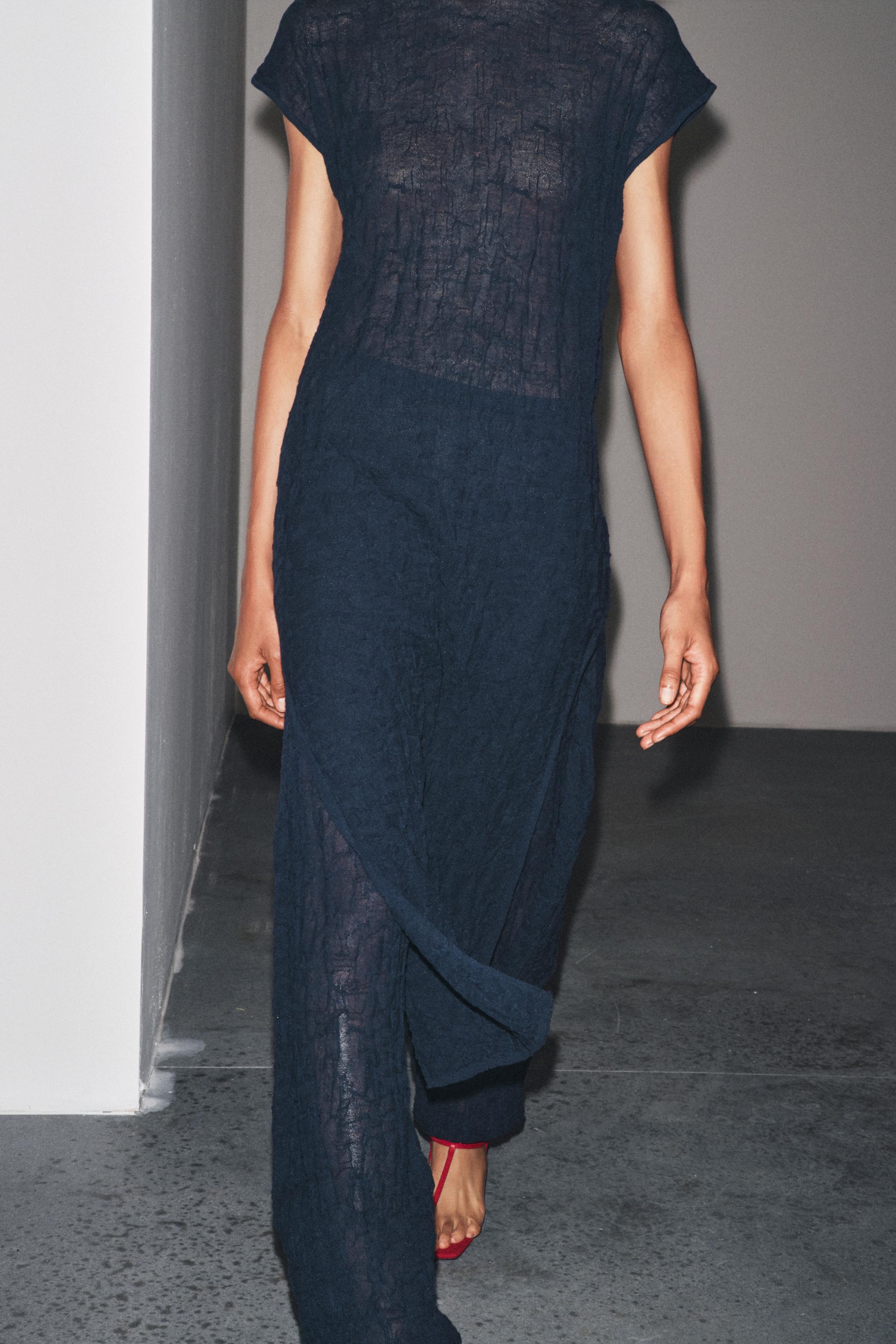 WRINKLED EFFECT FINE KNIT MIDI DRESS