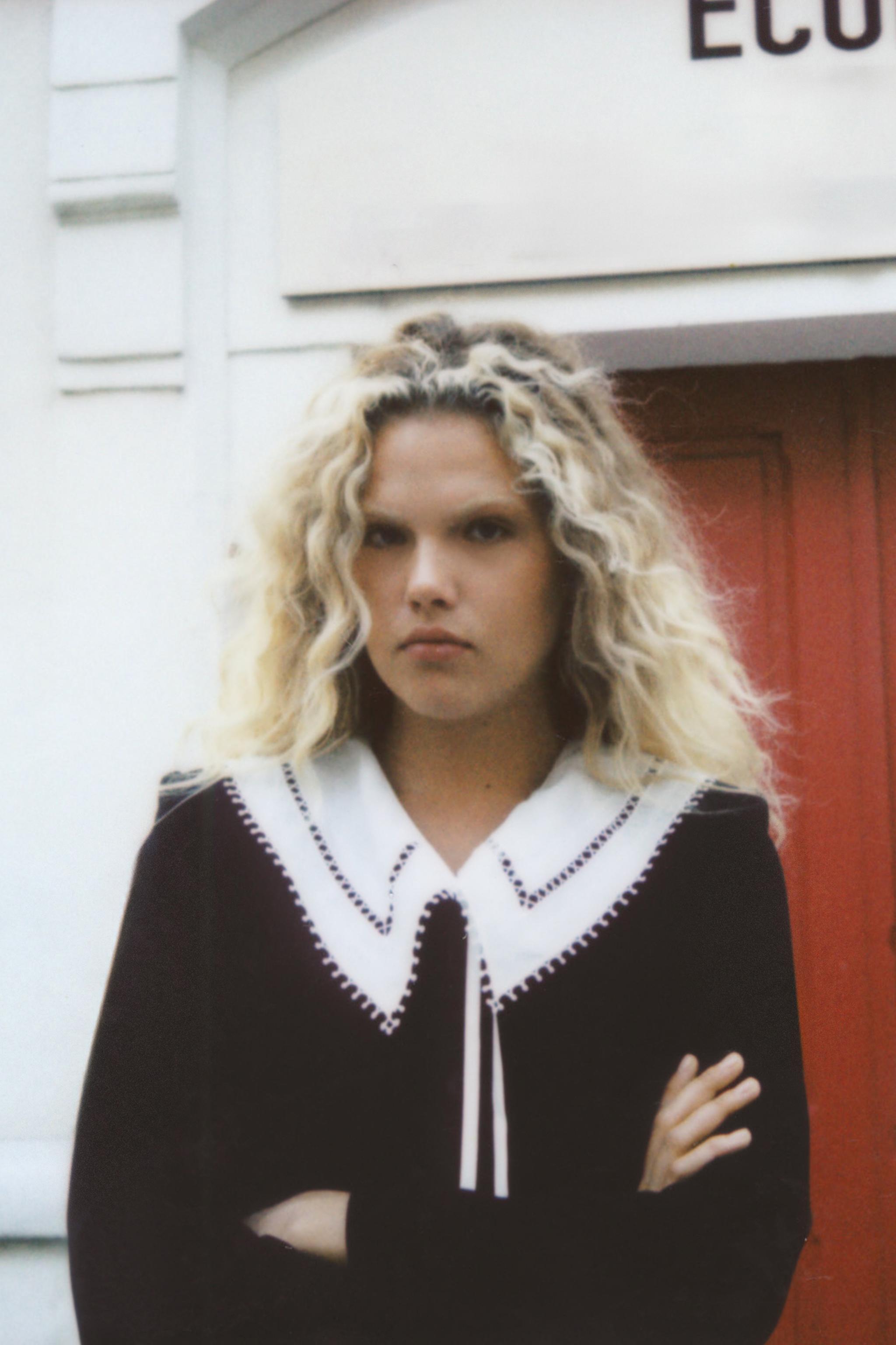 CONTRAST DETACHABLE COLLAR BLAZER