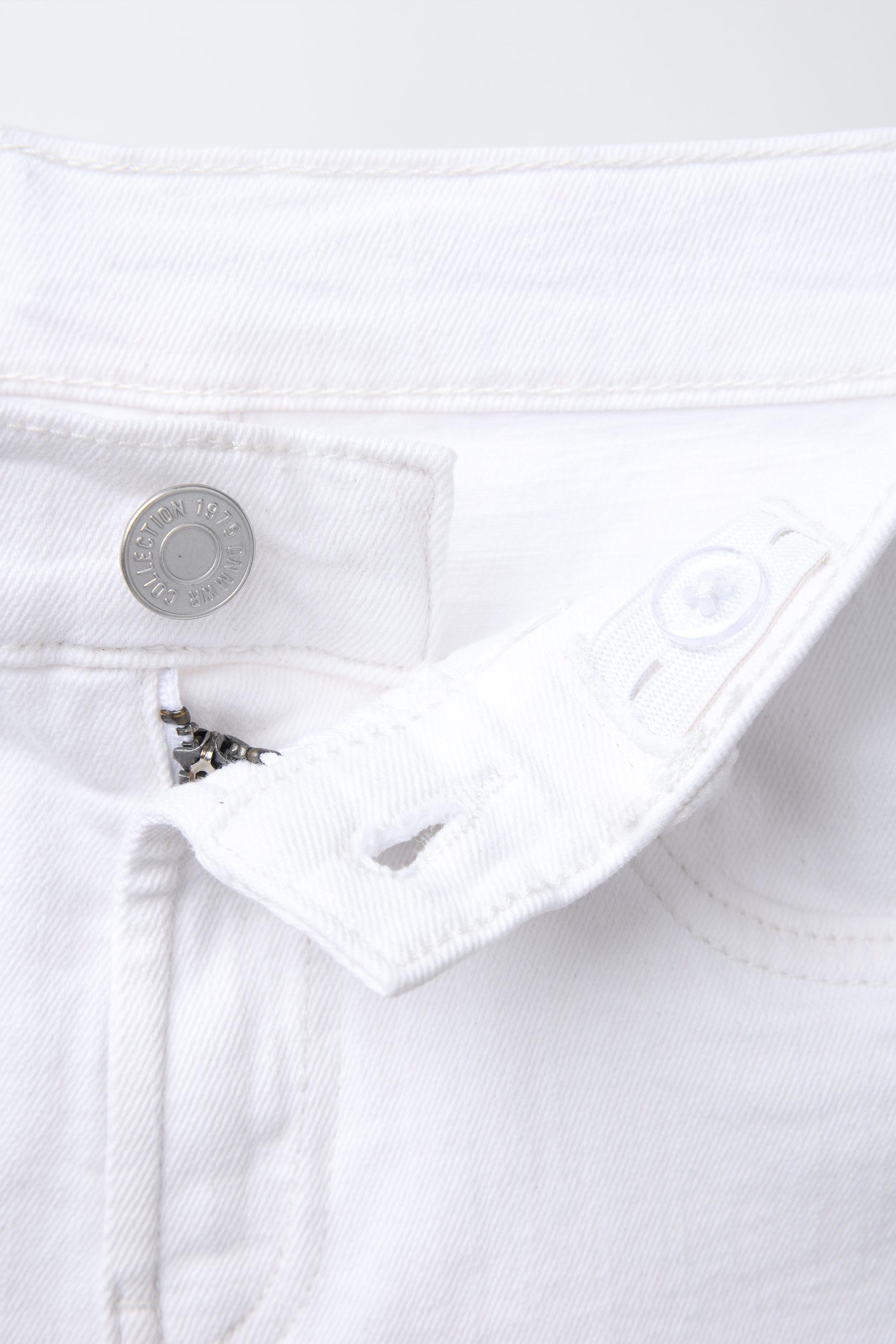 BASIC STRAIGHT DENIM BERMUDA SHORTS