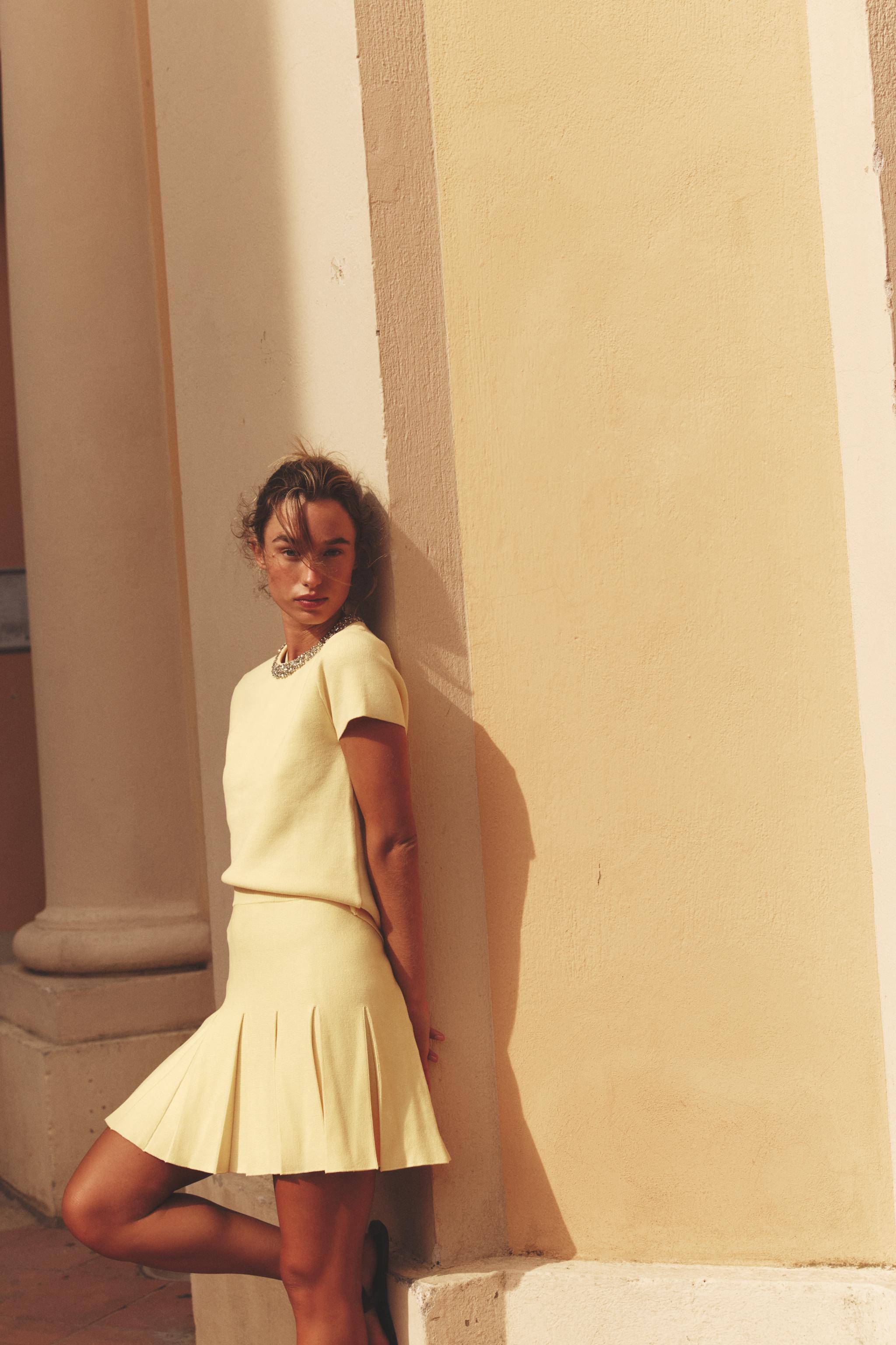 BOX PLEAT KNIT MINI SKIRT