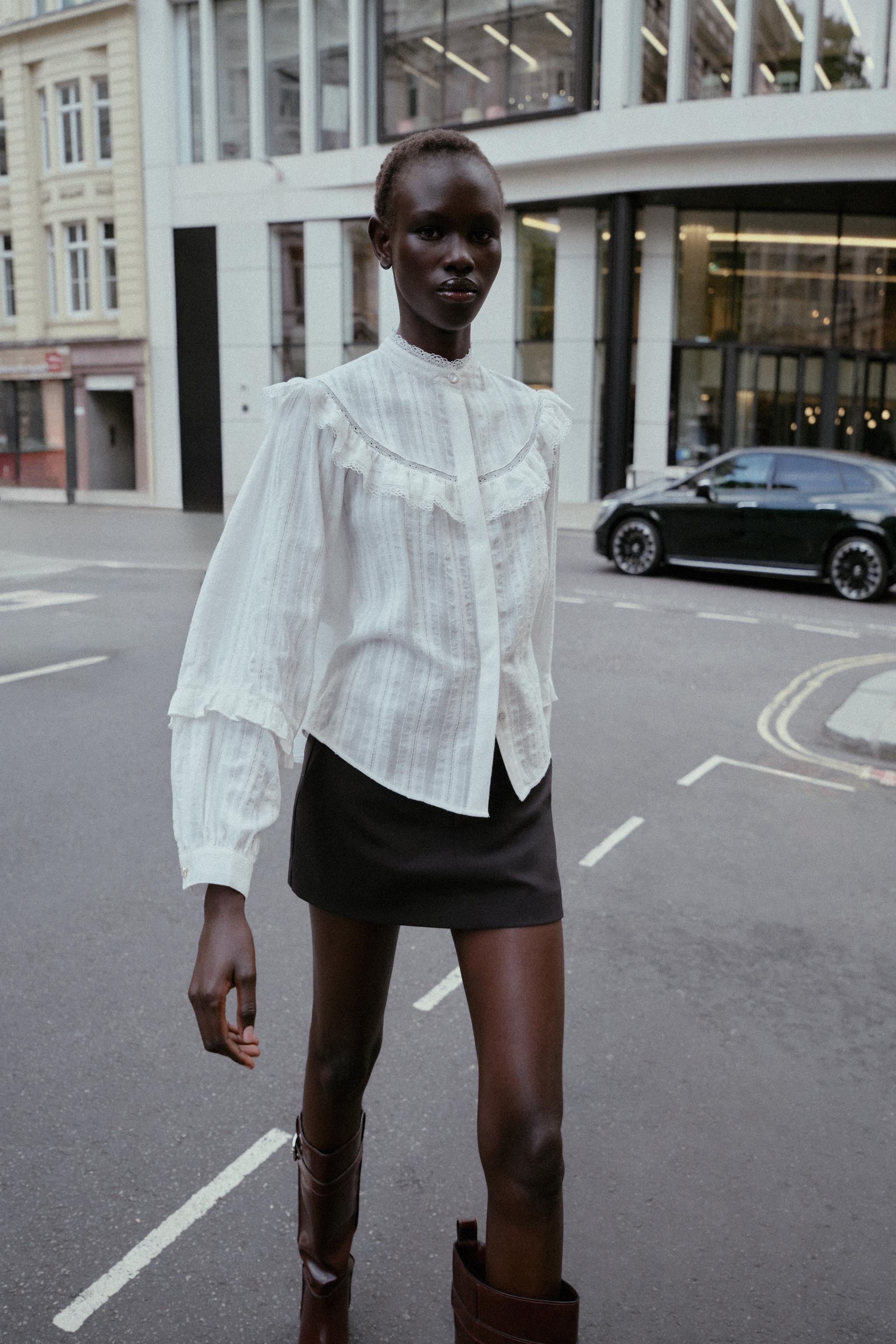 LACE TRIM RUFFLE BLOUSE