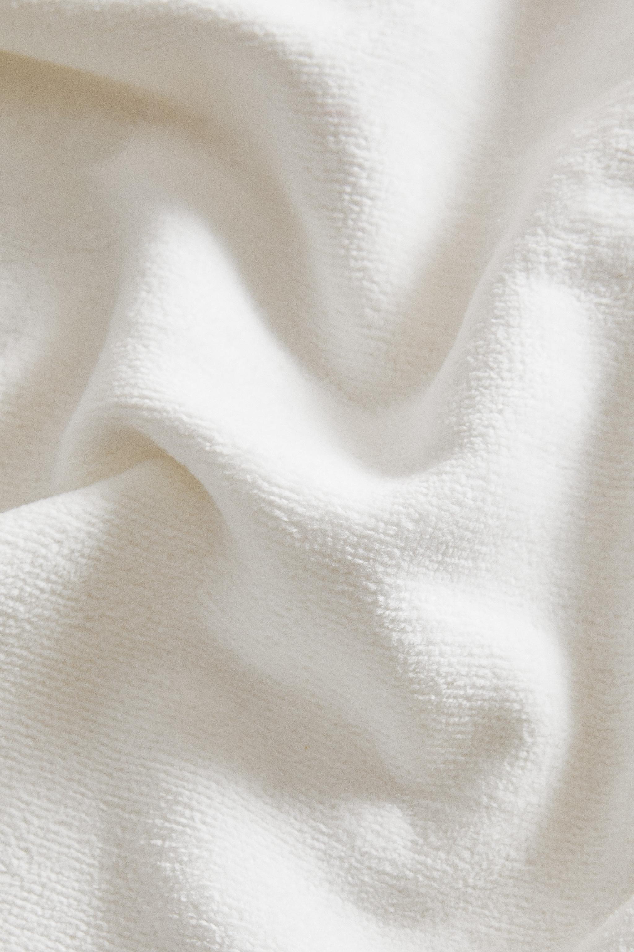 CHILDREN'S ELEPHANT VELOUR BATH TOWEL