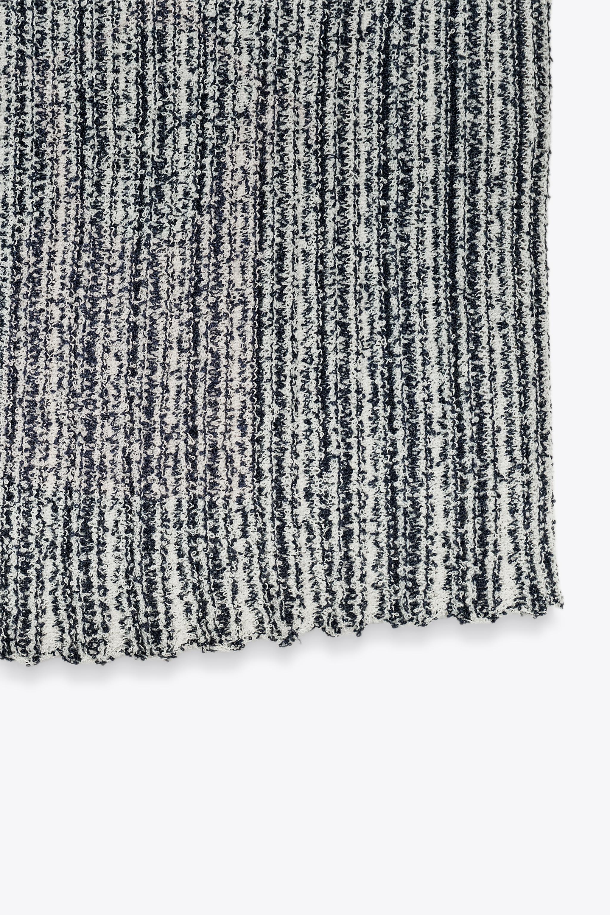 STRIPED CUT-OUT KNIT TOP