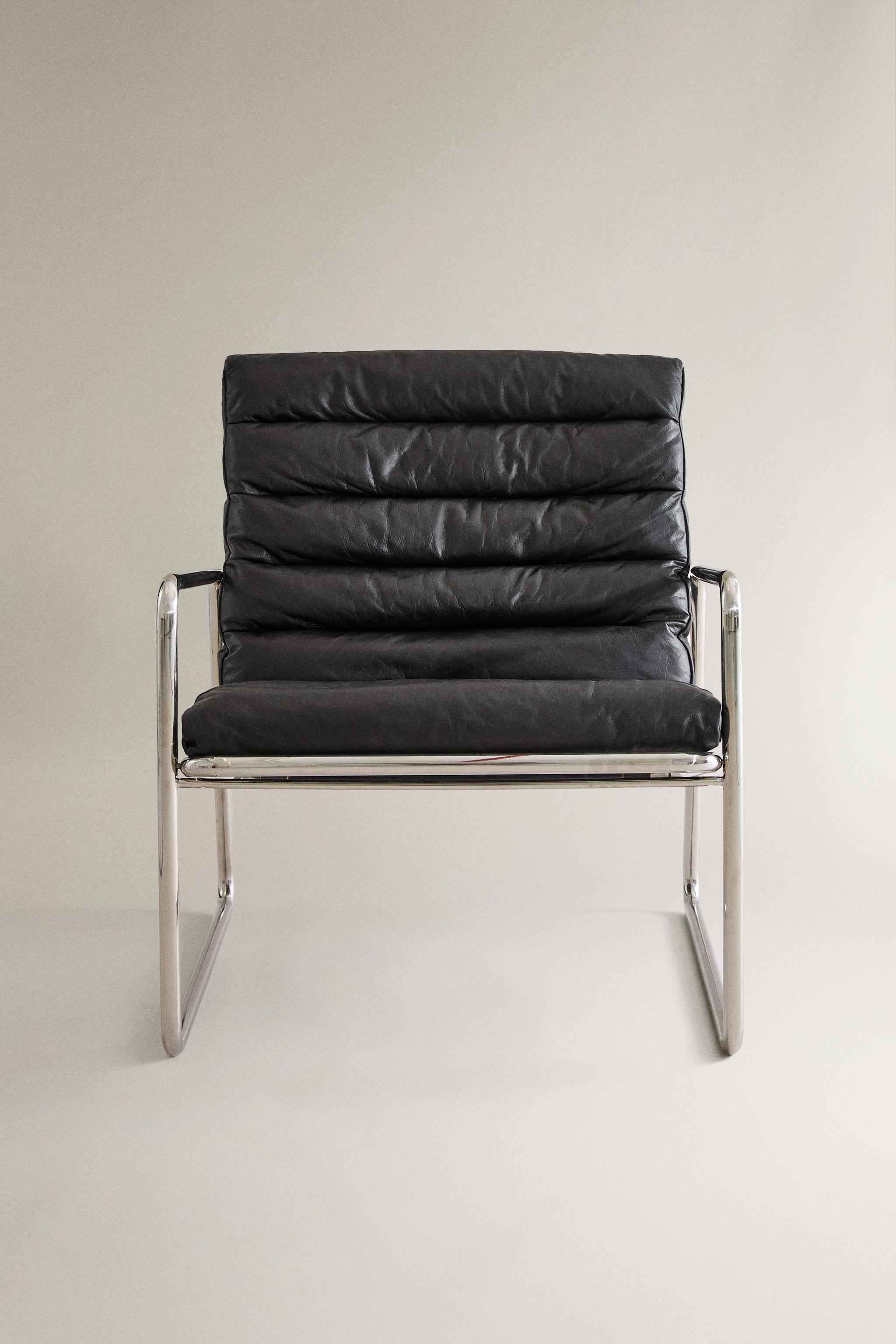 METAL AND LEATHER ACCENT CHAIR