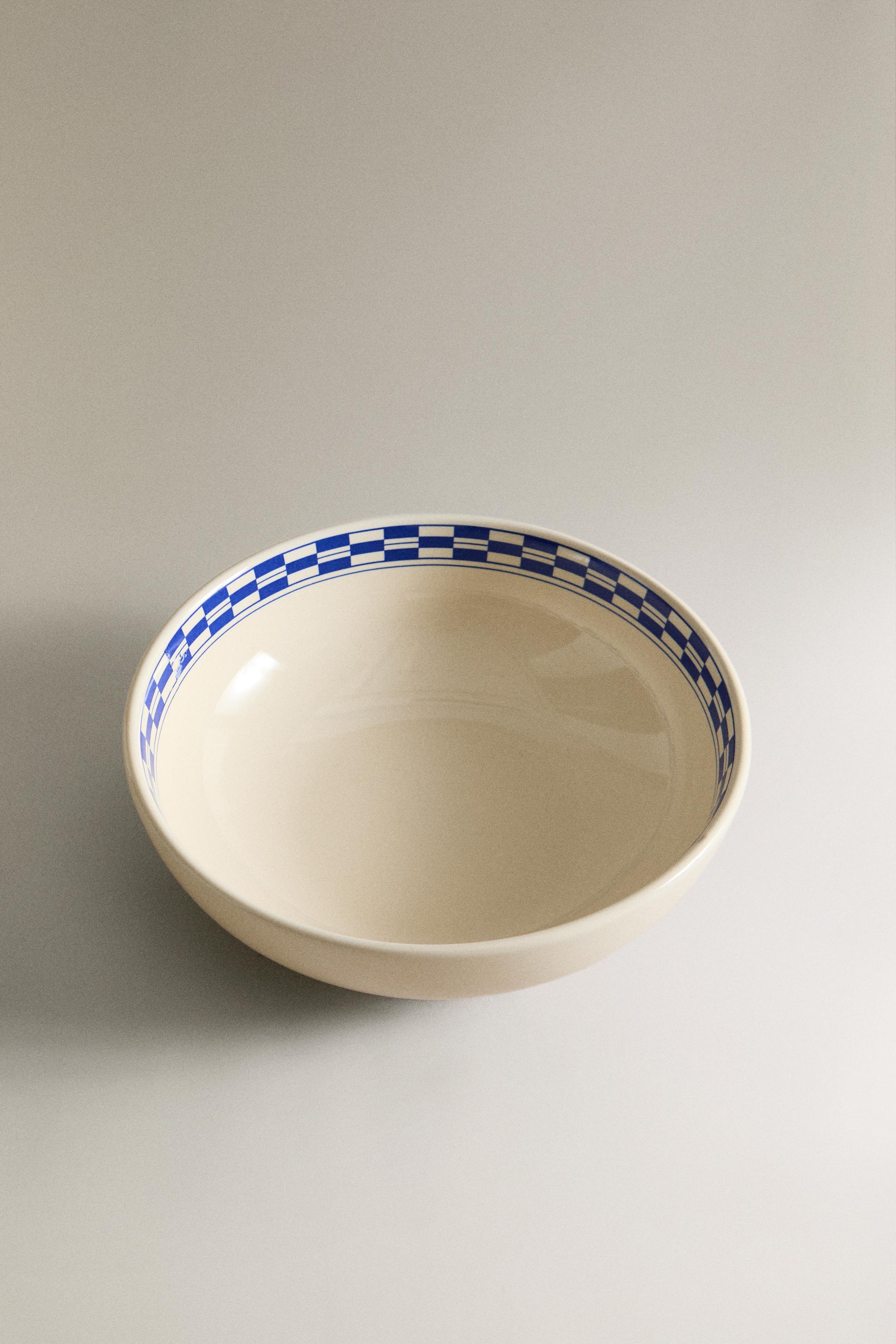 CERAMIC BOWL WITH A CHECKED DESIGN ON THE RIM