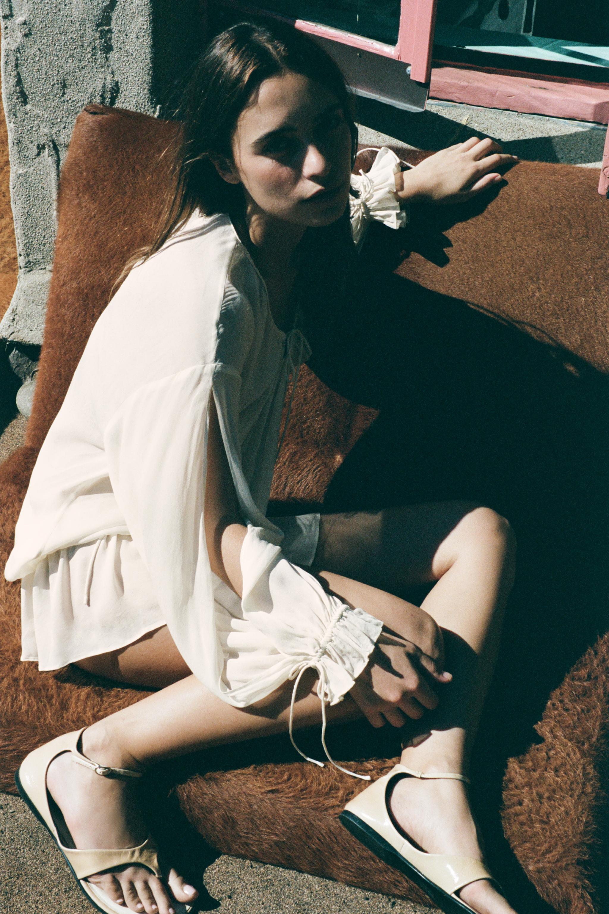 FLOWY SEMI-SHEER TOP