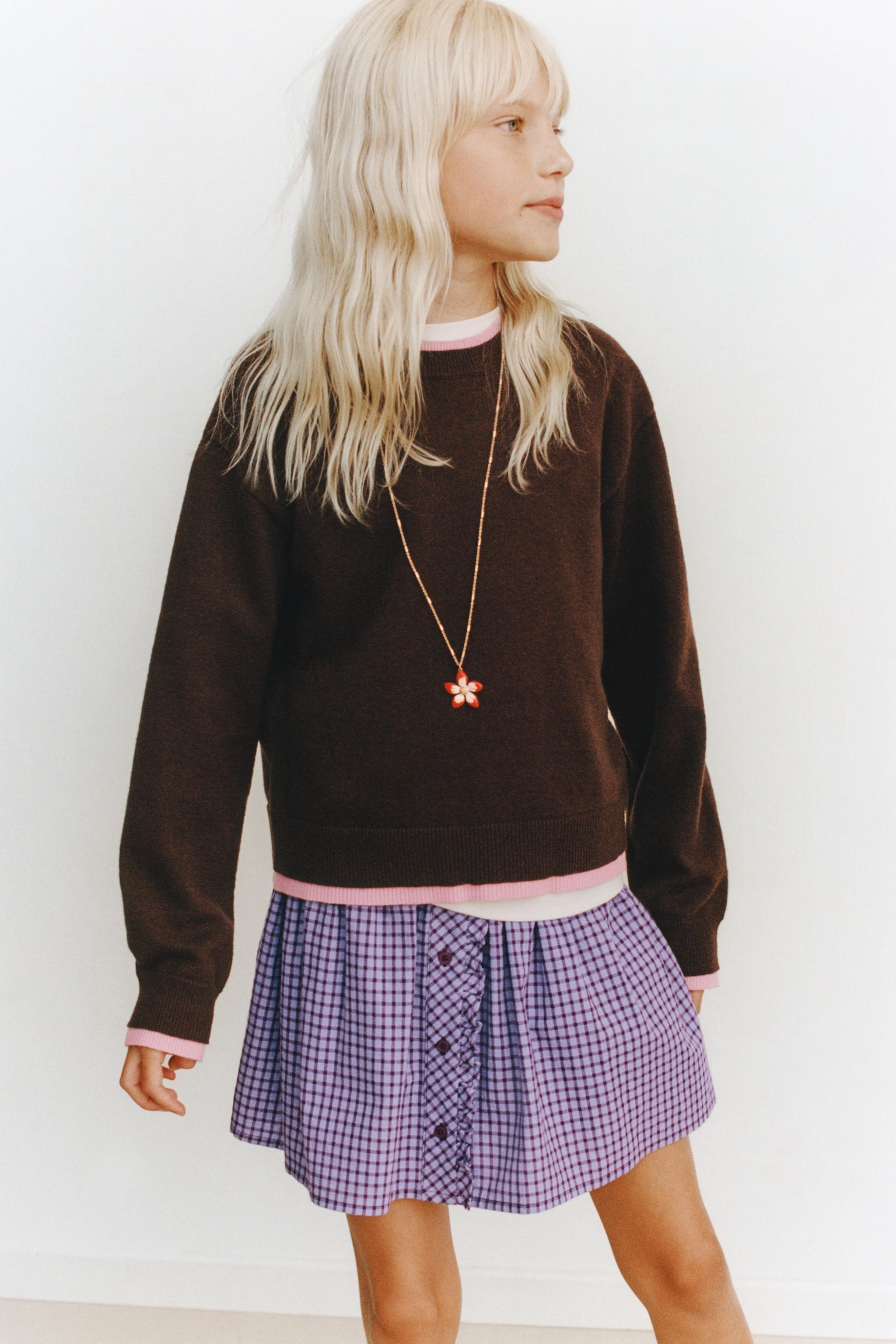 DOUBLE LAYER TRIM KNIT SWEATER