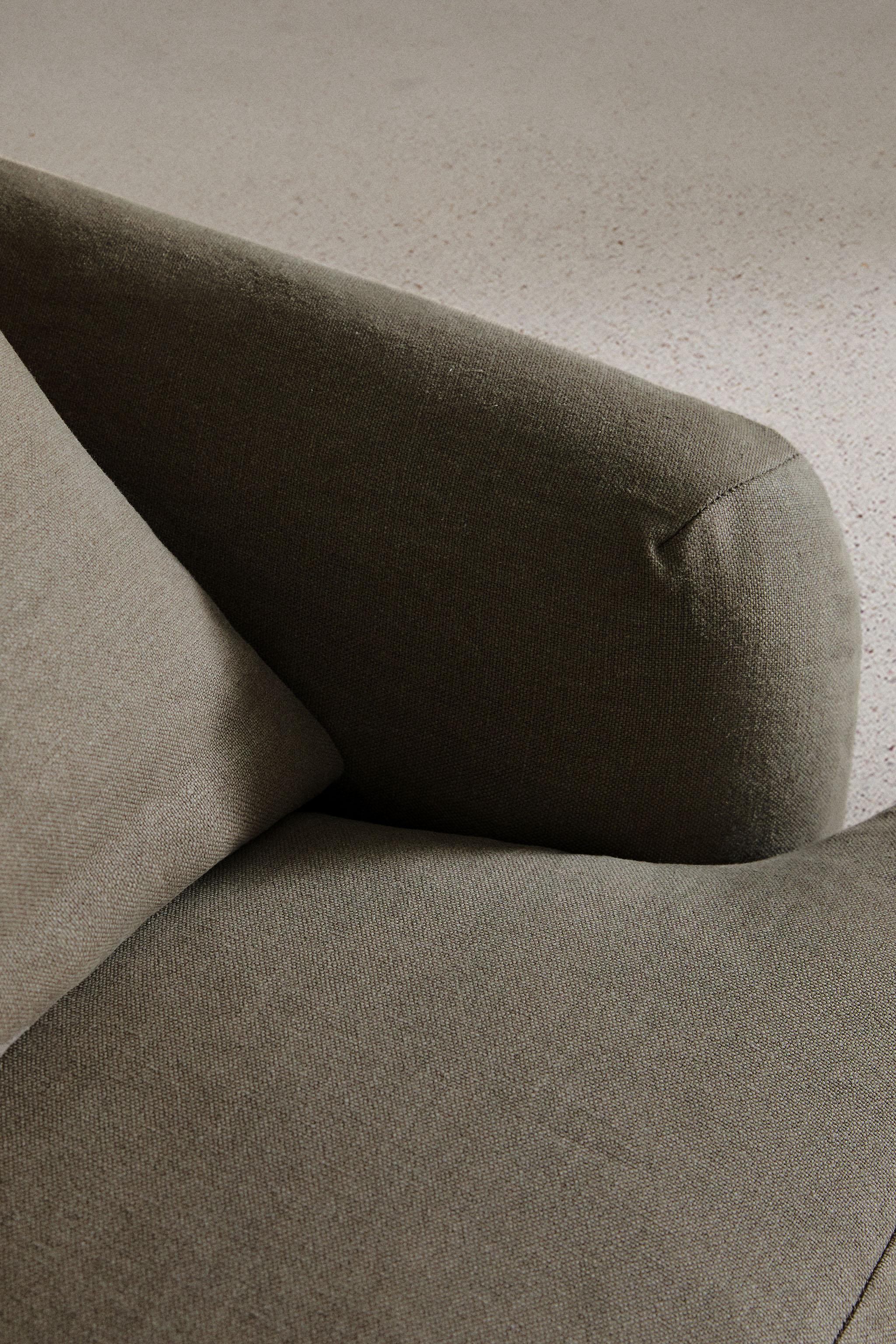 LOVESEAT 01