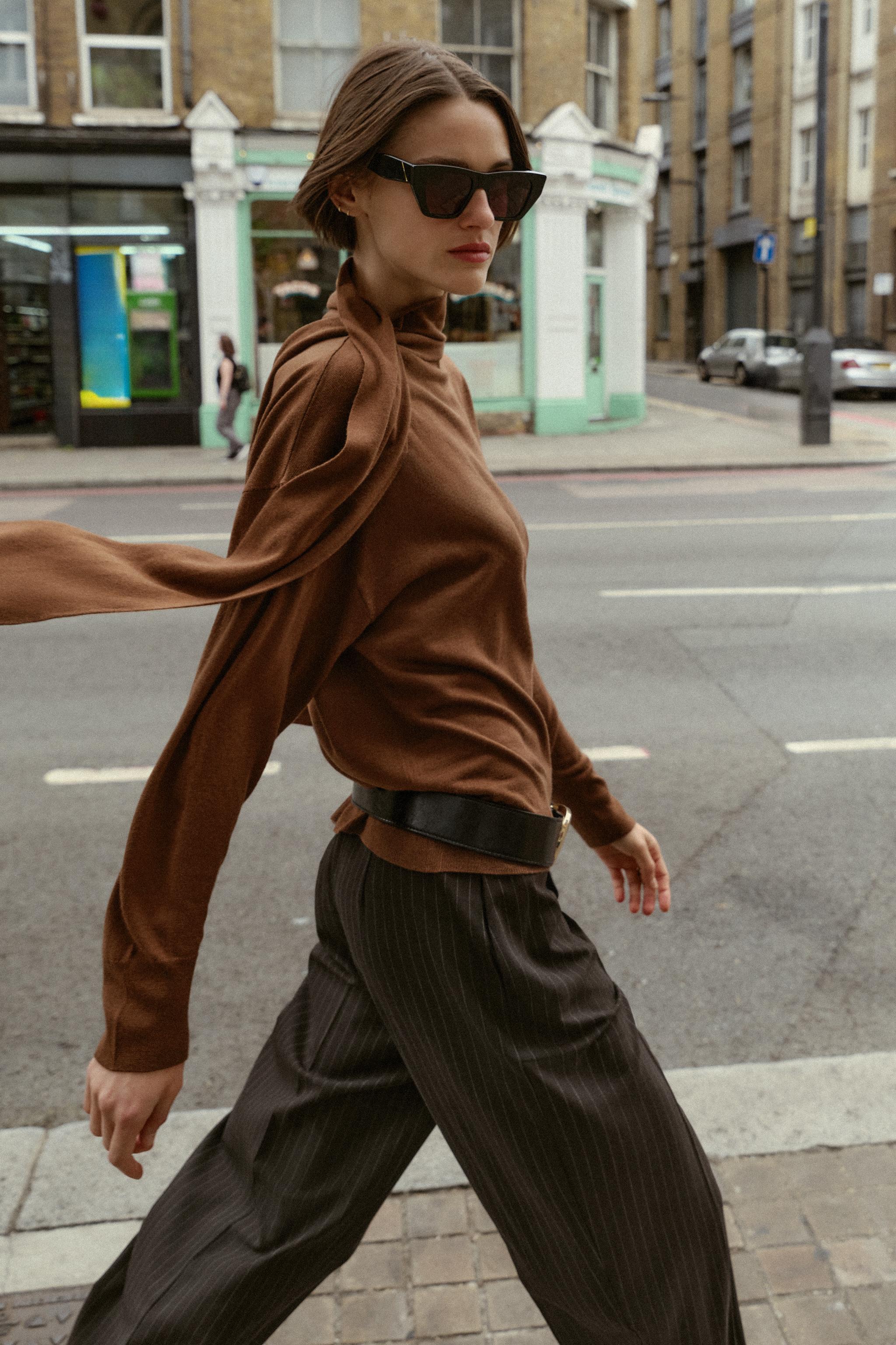 FINE KNIT TIE SWEATER