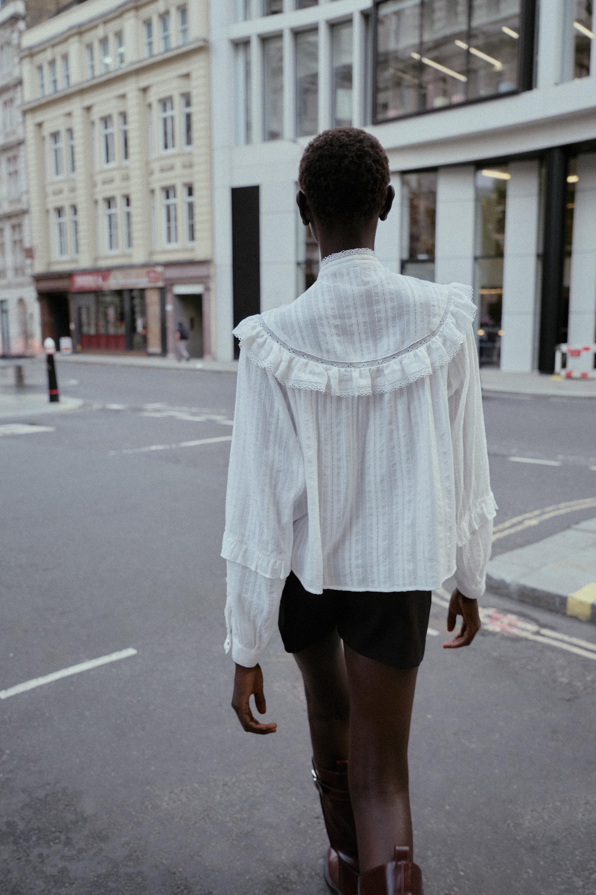 LACE TRIM RUFFLE BLOUSE