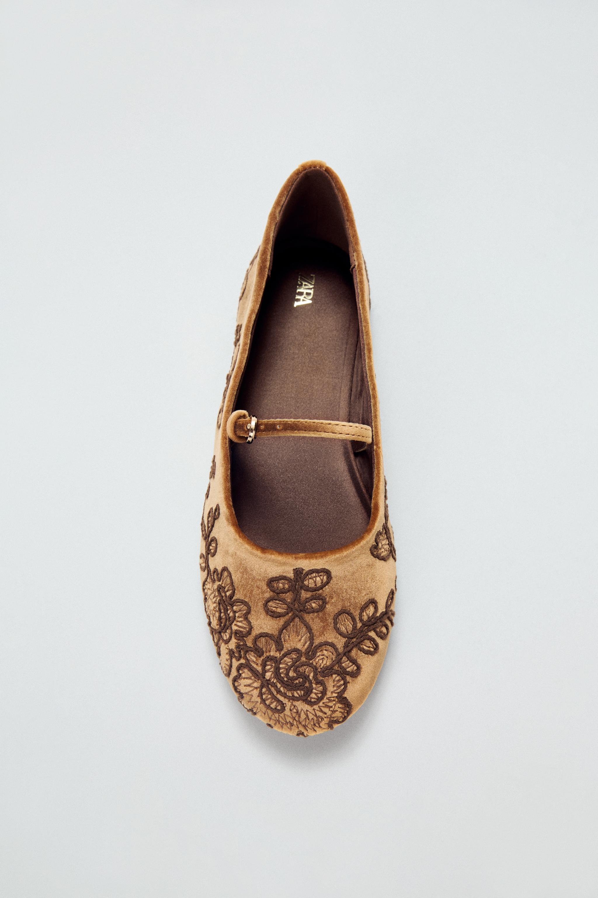 VELVET-EFFECT EMBROIDERED BALLET FLATS