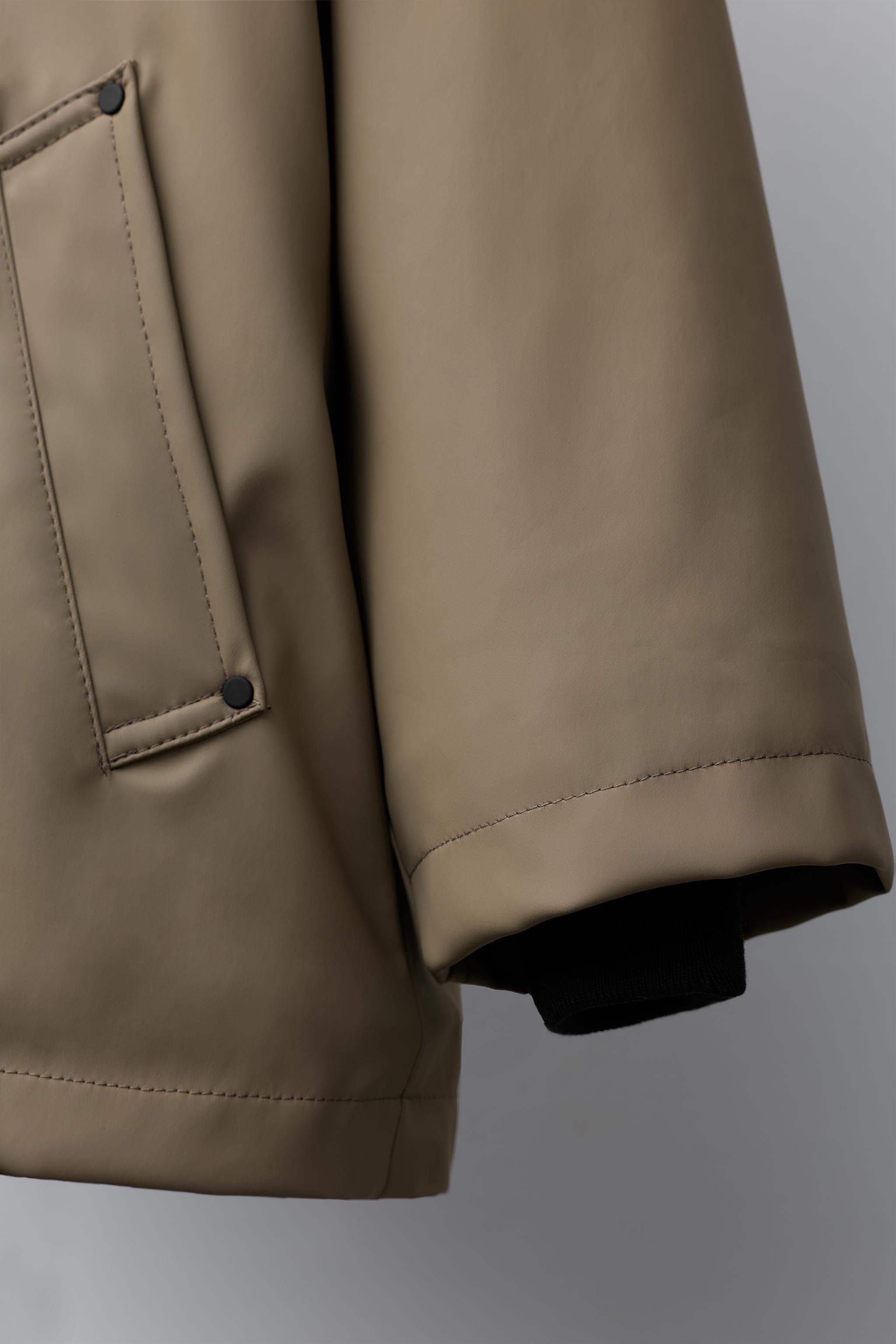 WATER RESISTANT RUBBERIZED RAINCOAT