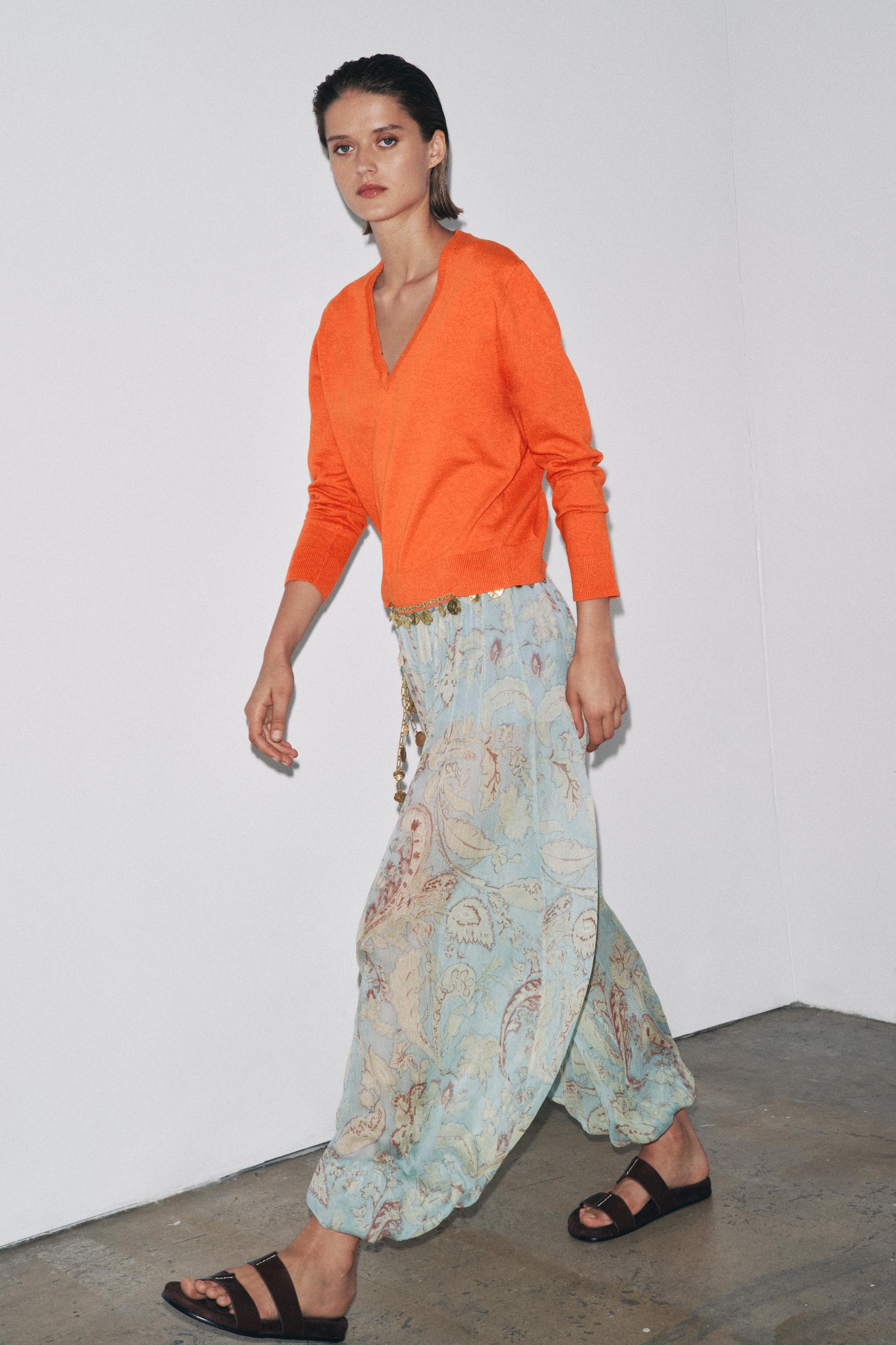 V-NECK BASIC KNIT SWEATER