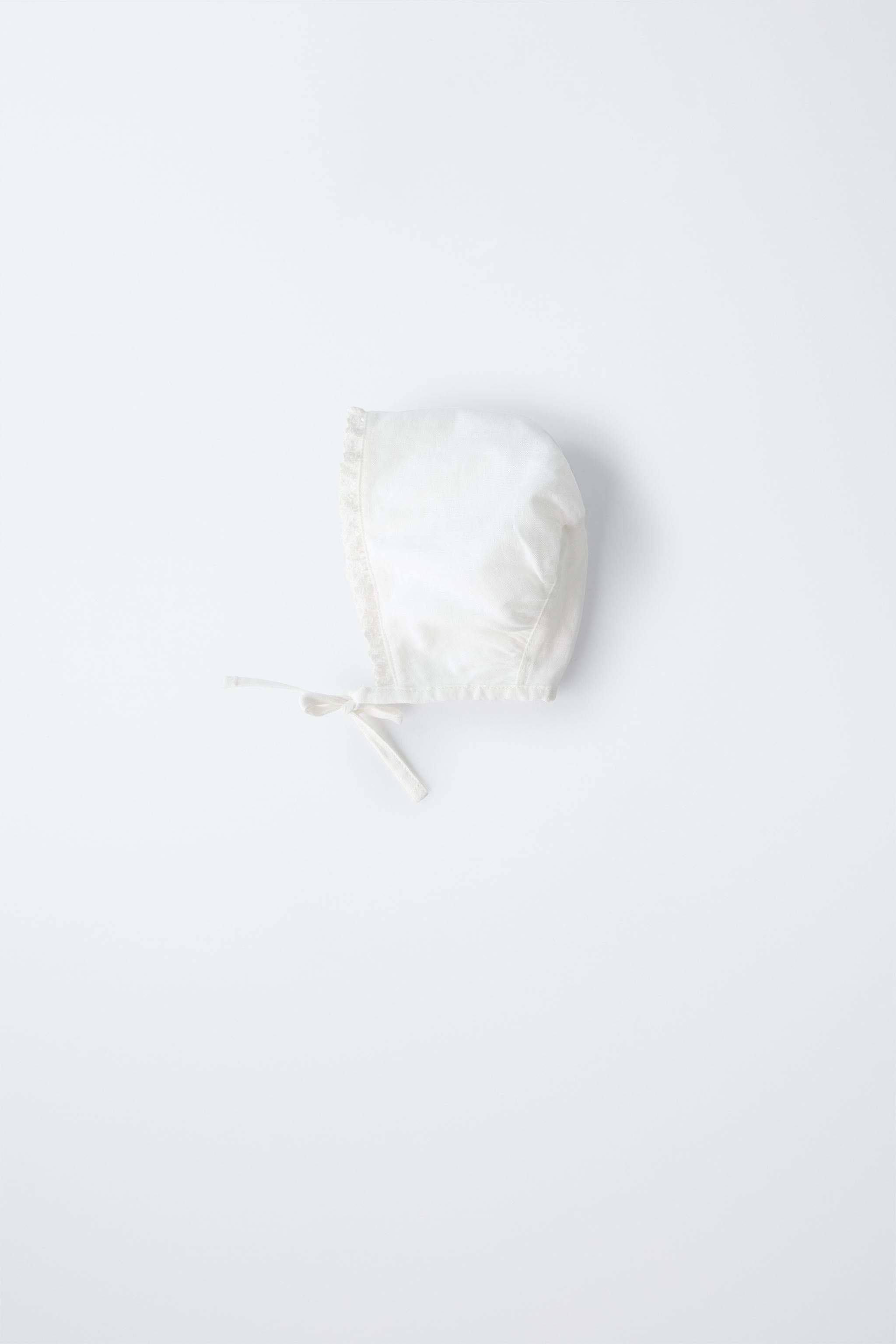 PLAIN LINEN BONNET WITH LACE