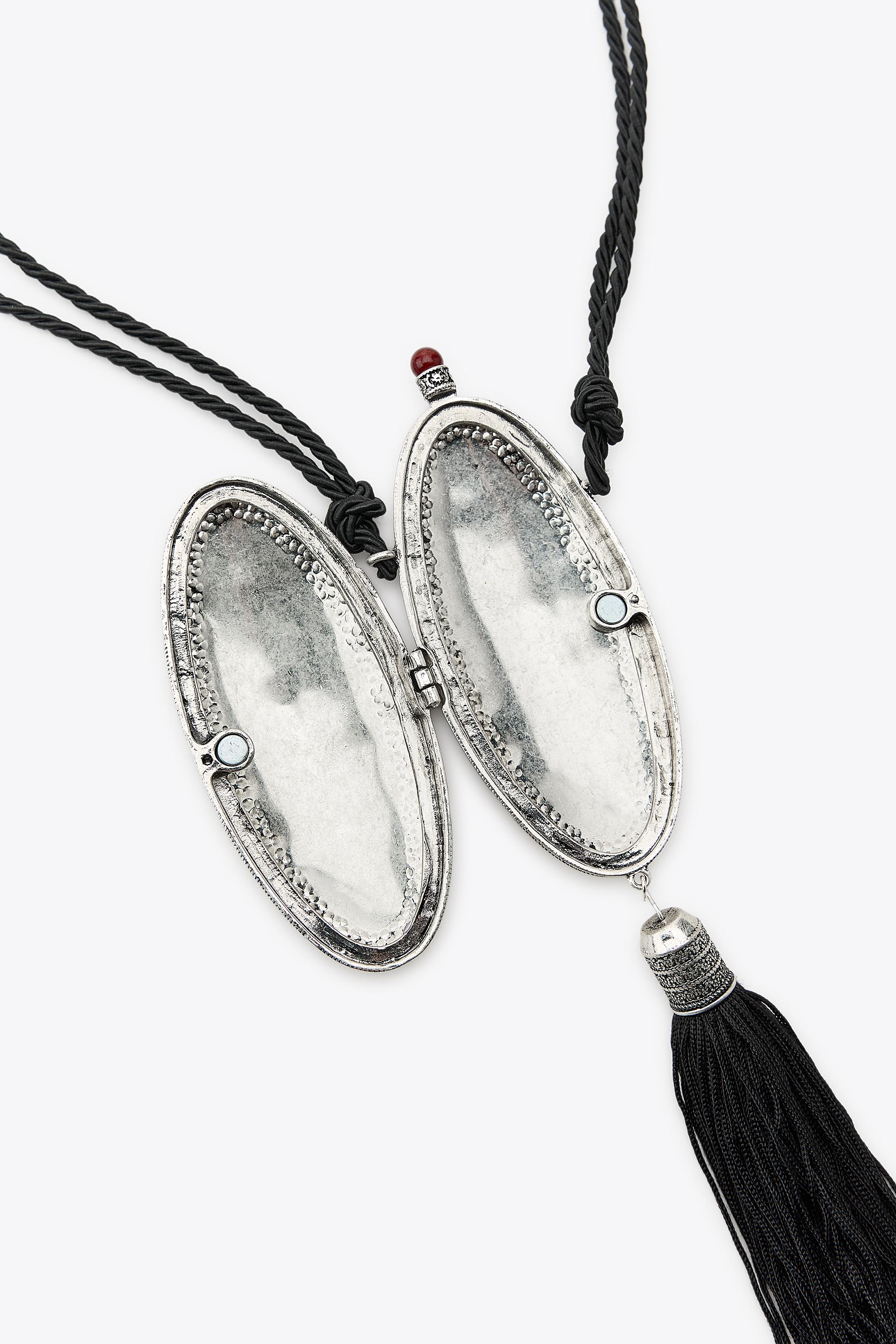 CORD NECKLACE WITH STONE LOCKET