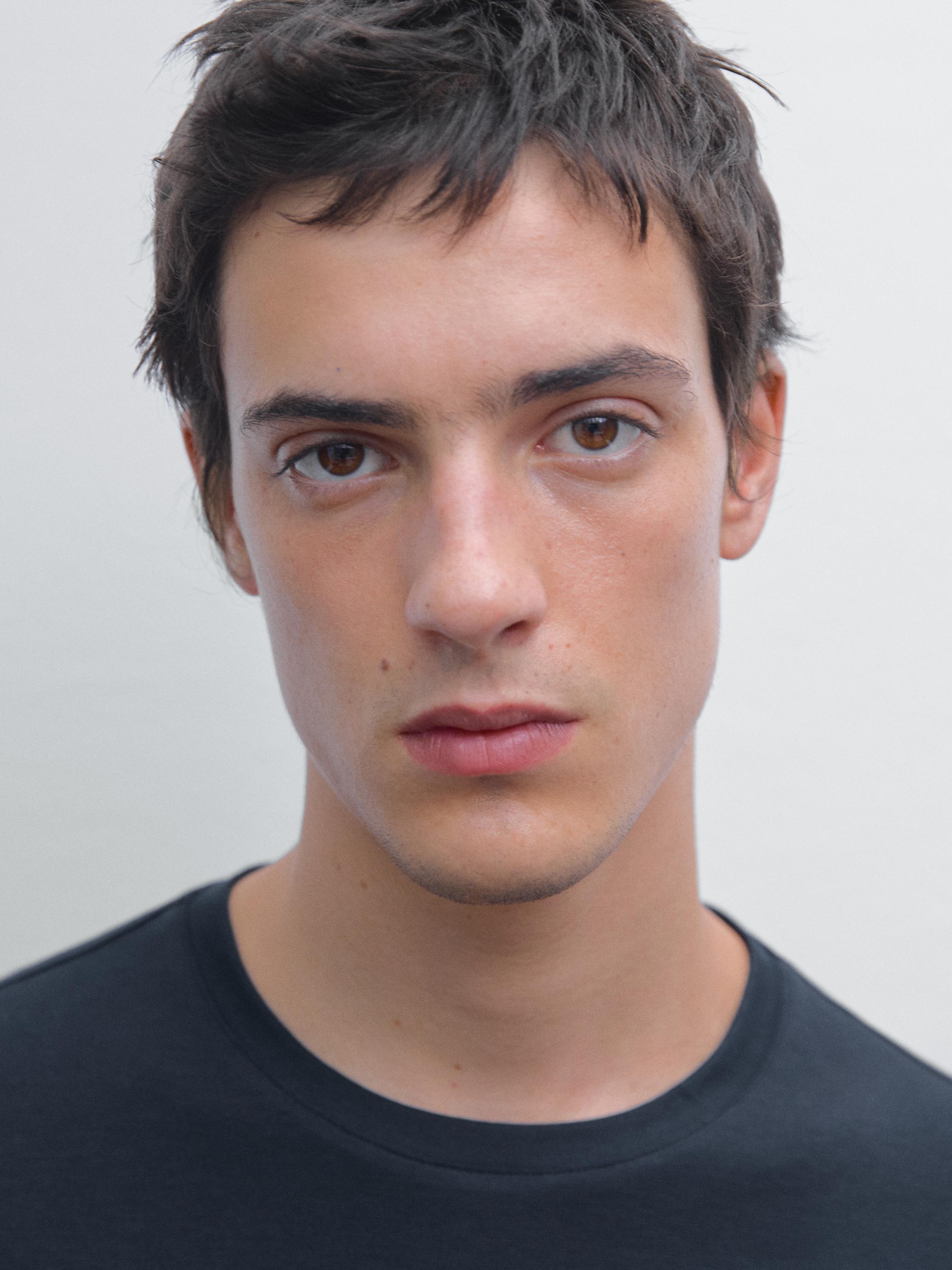 100% cotton T-shirt with ribbed trims