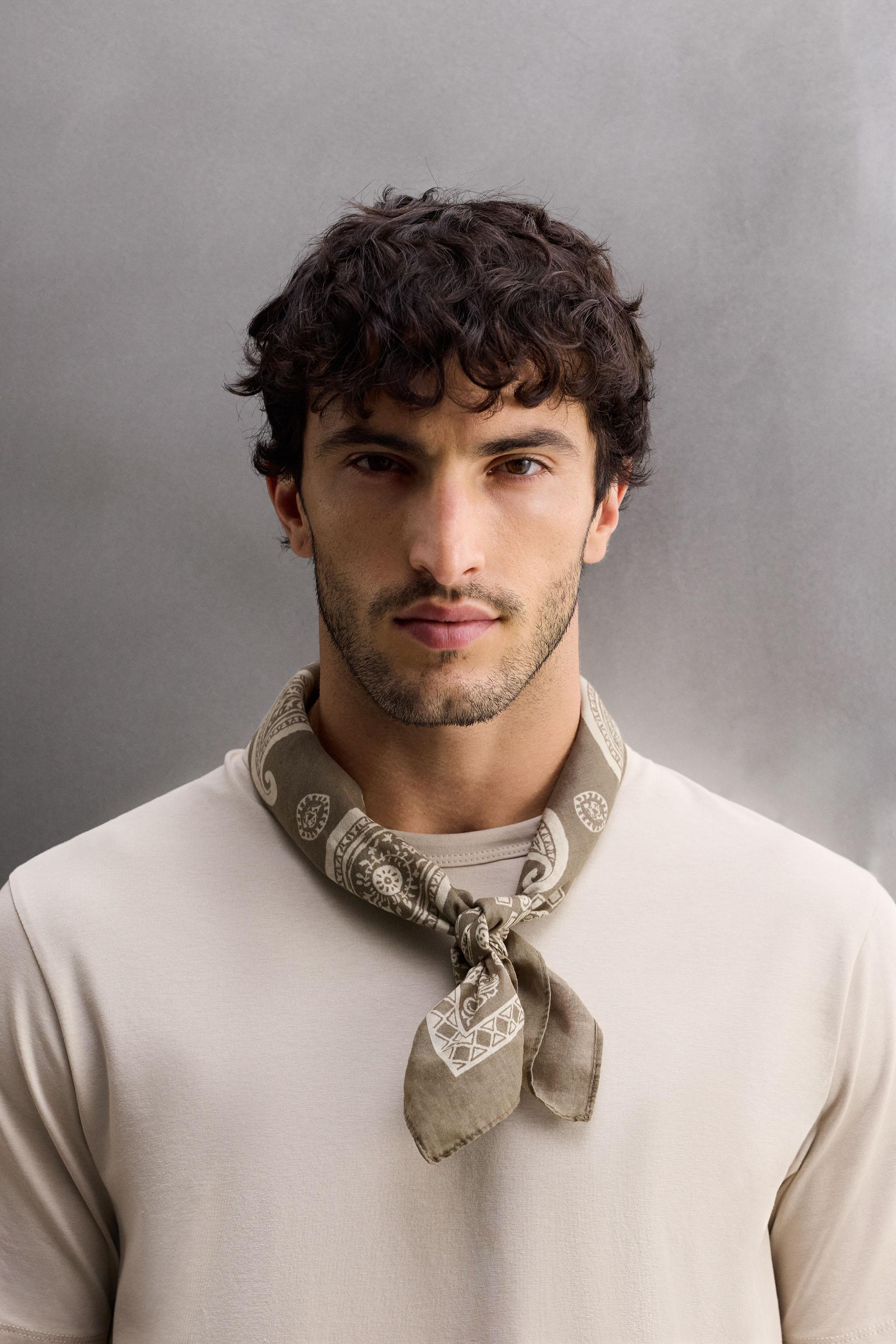 PAISLEY PRINT BANDANA