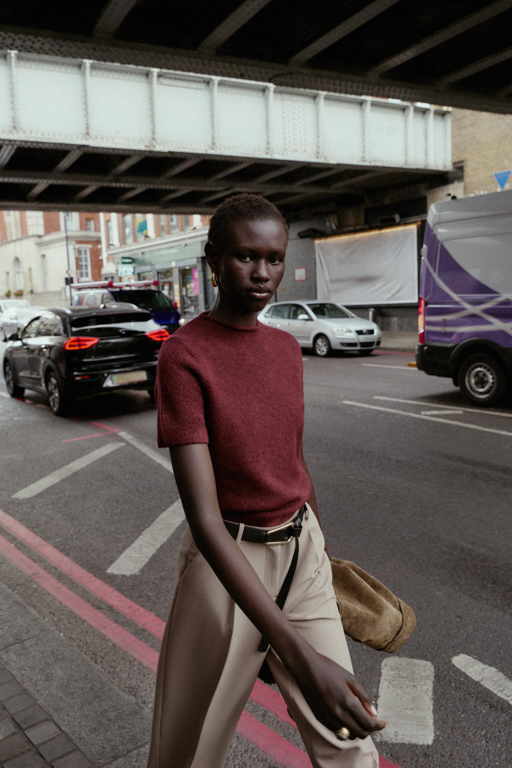 SHORT SLEEVE KNIT SWEATER