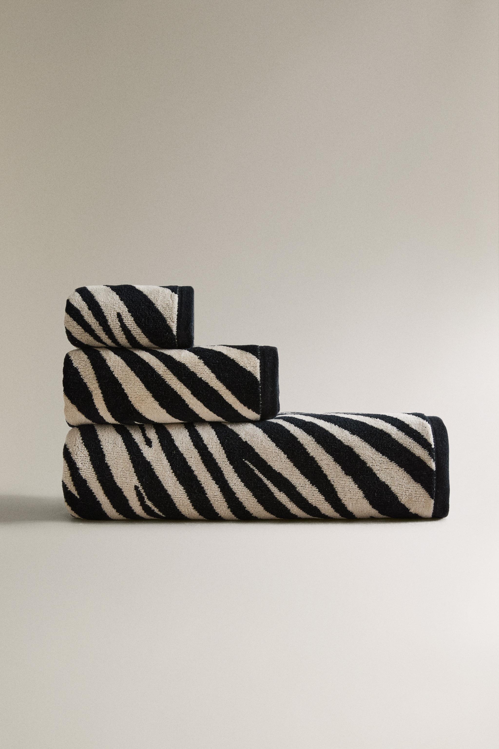 ANIMAL PRINT VELOUR BATH TOWEL
