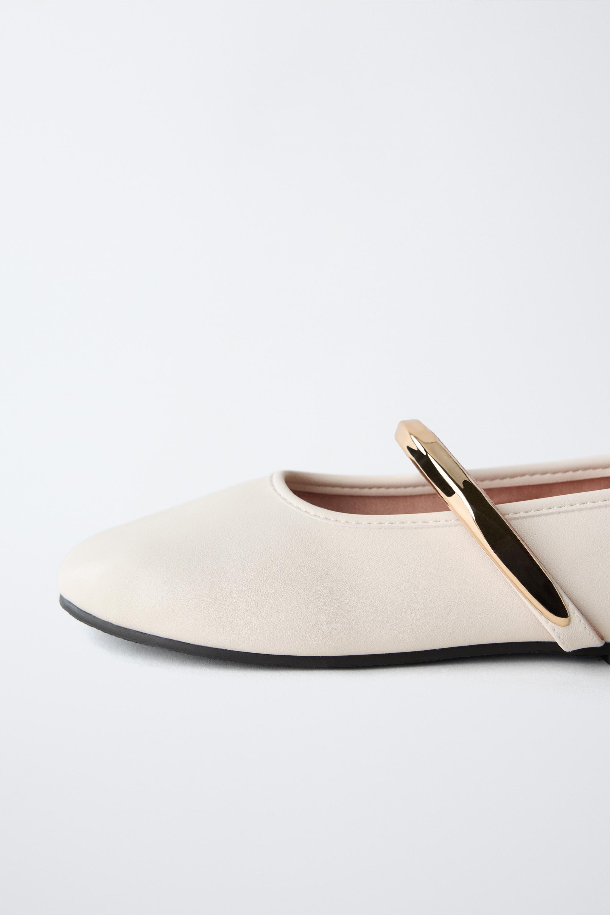 BALLET FLATS WITH METAL STRAP