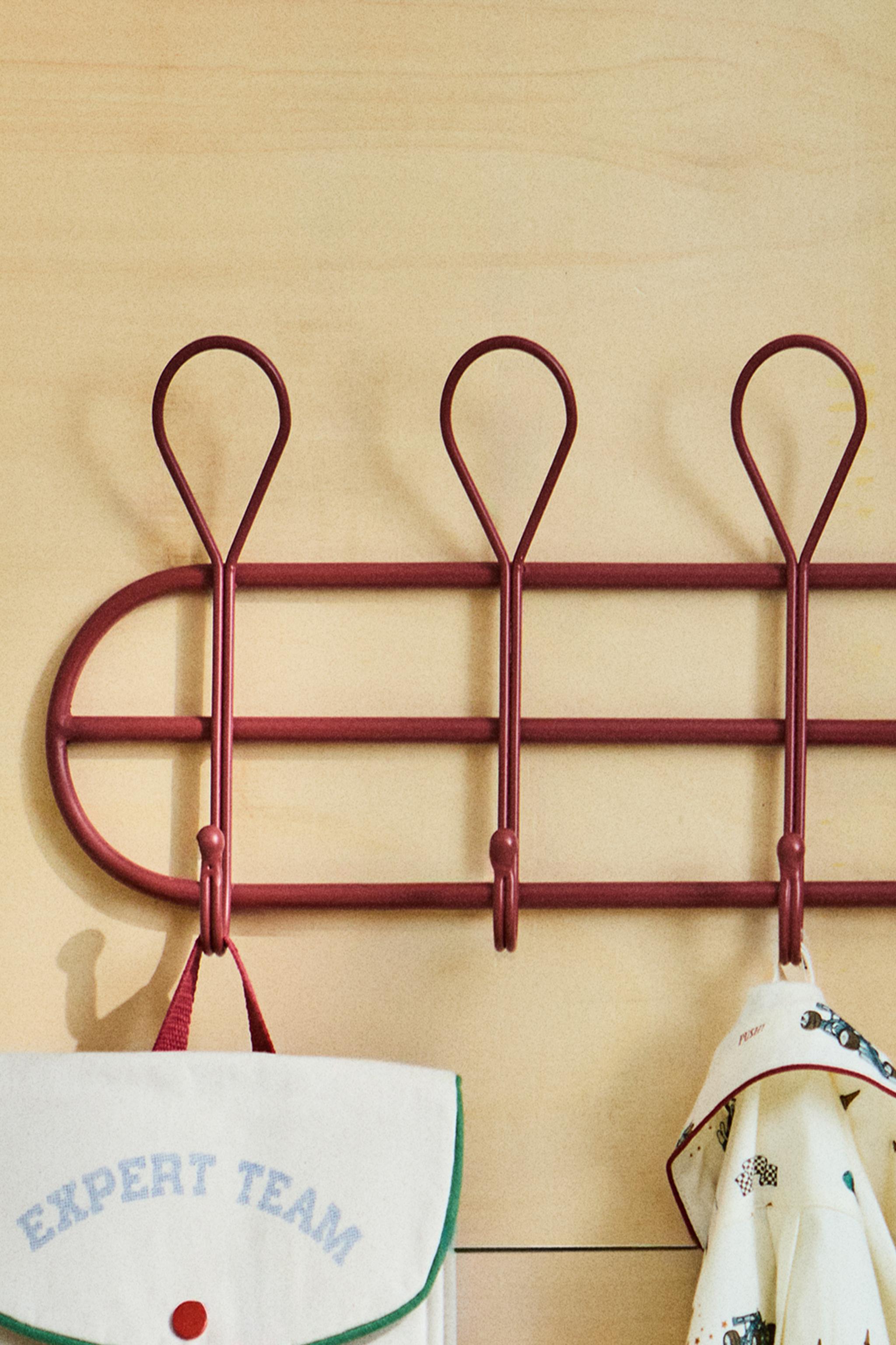 CHILDREN'S IRON COAT RACK