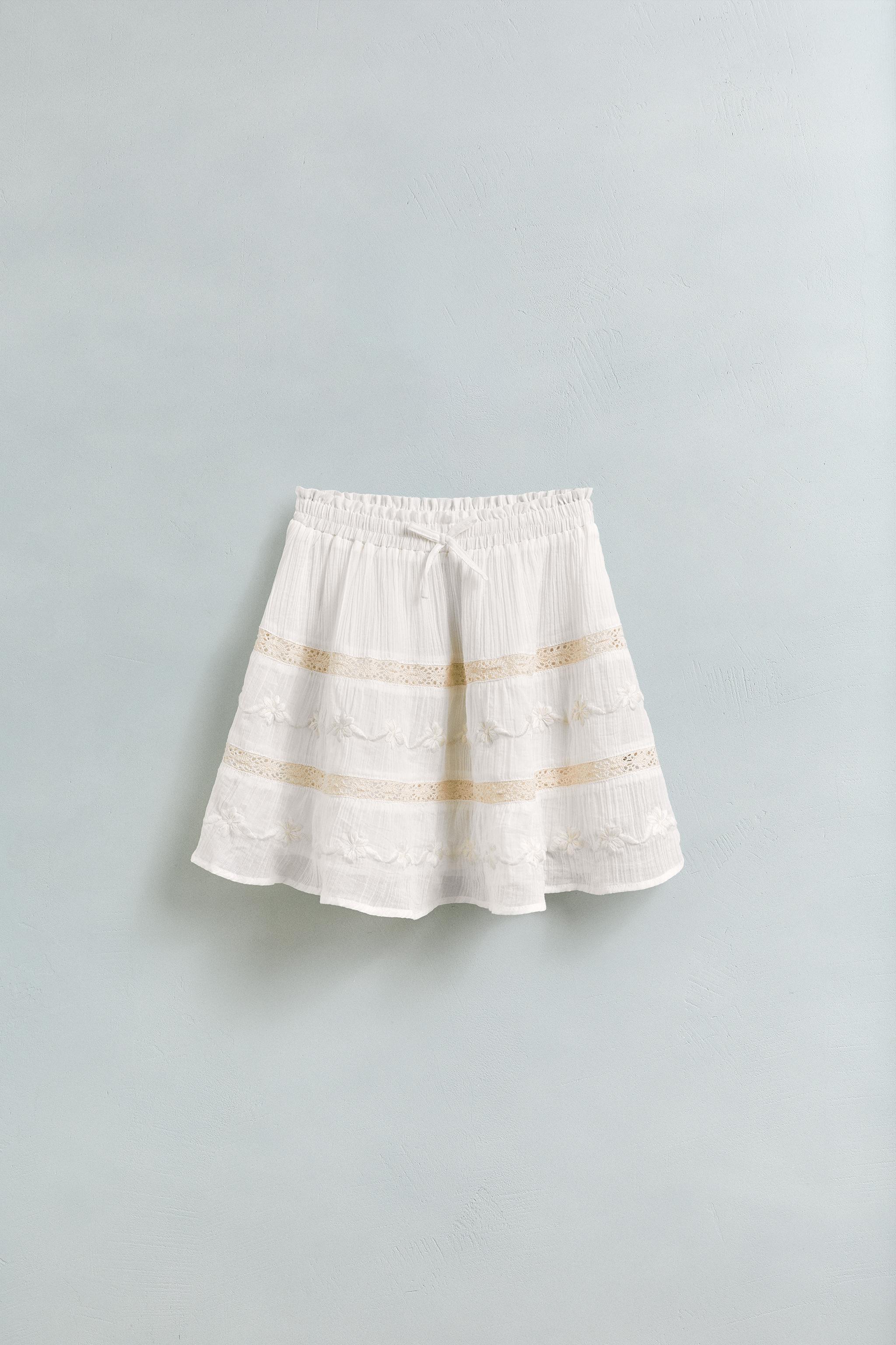 FLORAL EMBROIDERED SKIRT