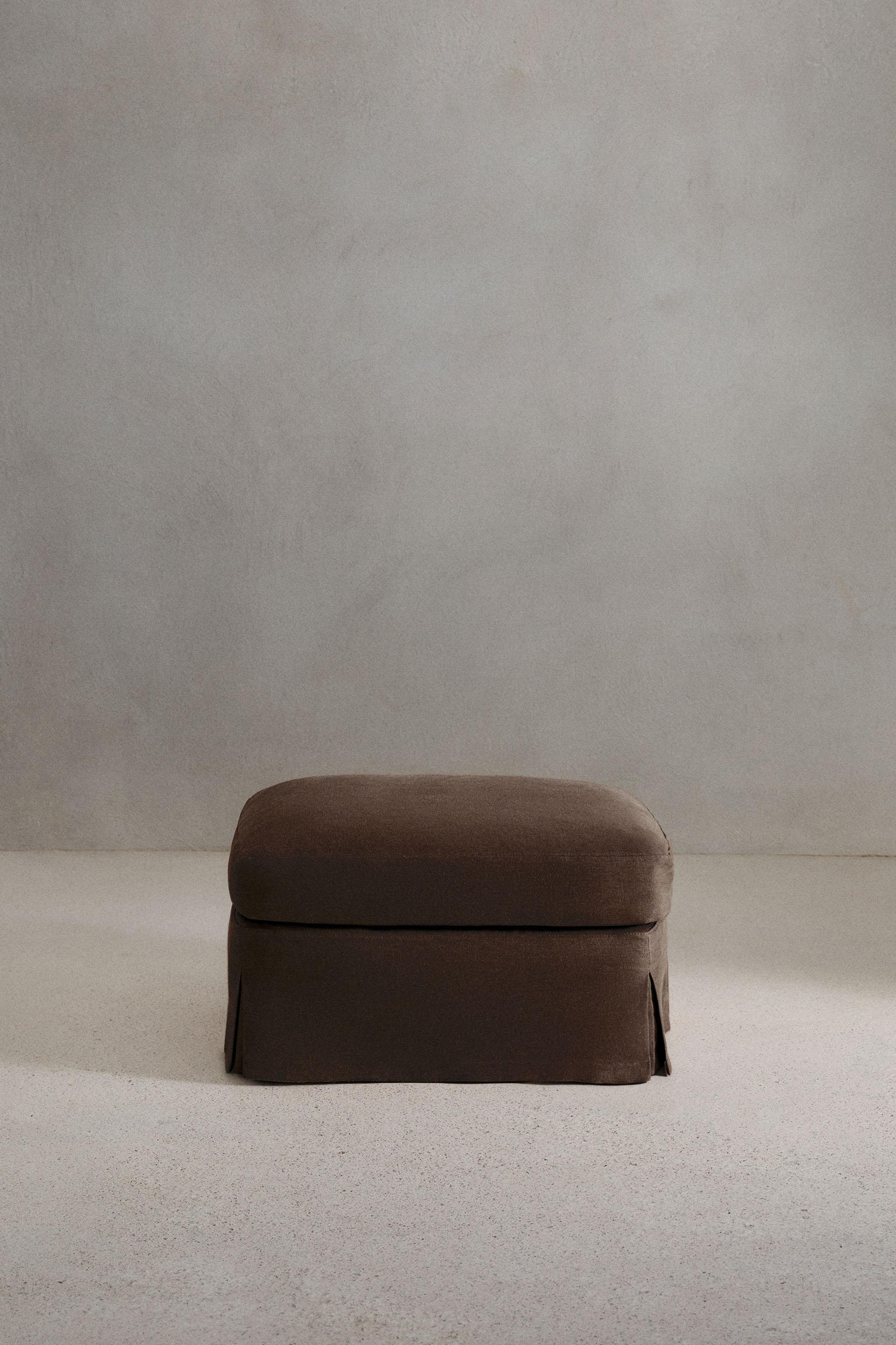 FOOTSTOOL 01
