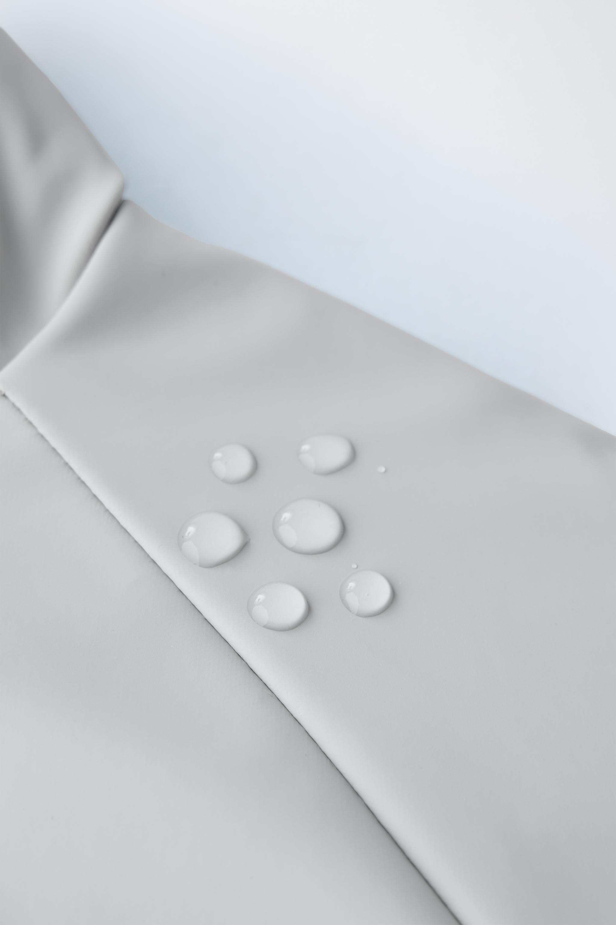 RUBBERIZED WATER RESISTANT RAINCOAT