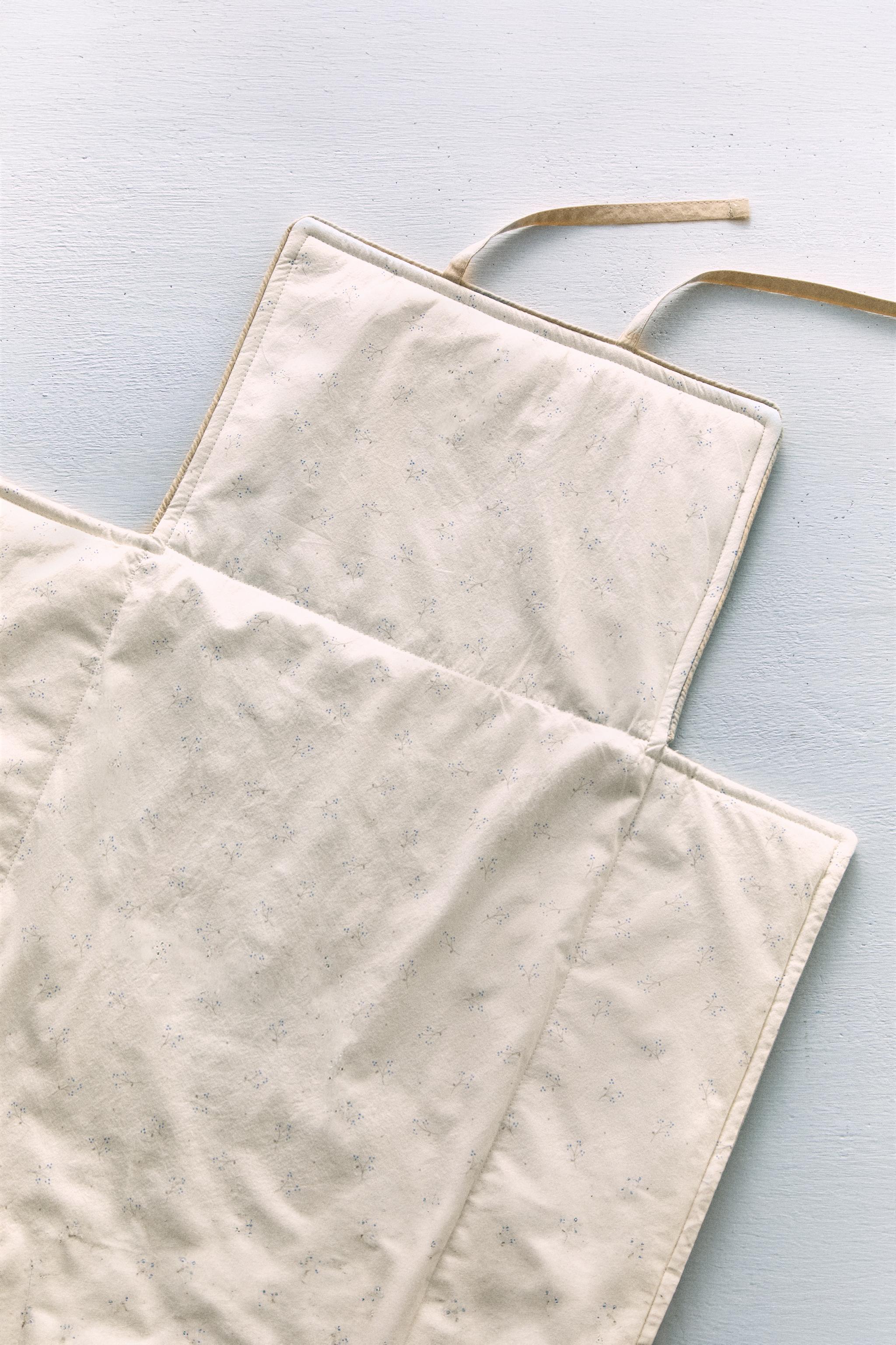 CHILDREN'S FLORAL CHANGING MAT