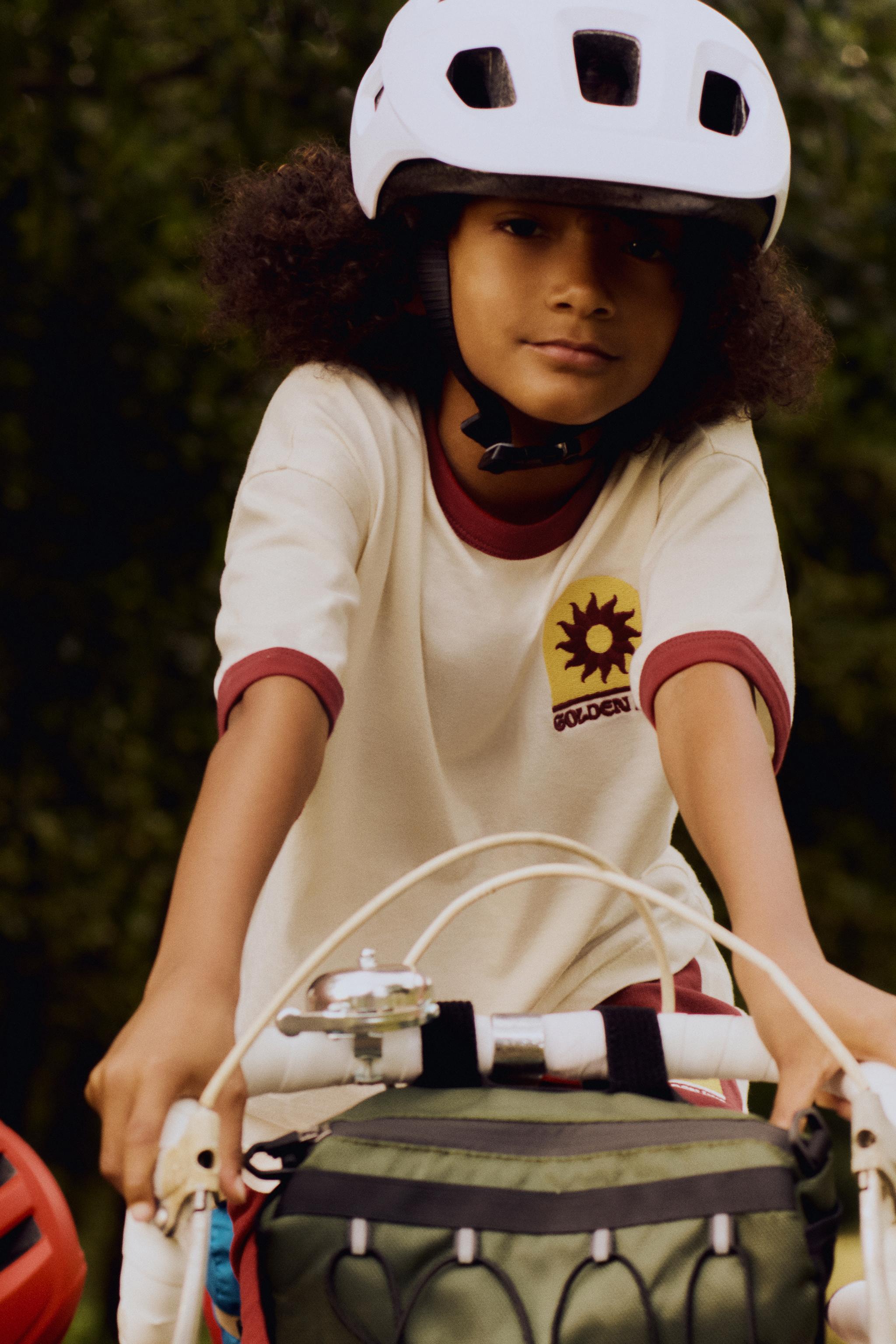 CONTRAST EMBROIDERED T-SHIRT