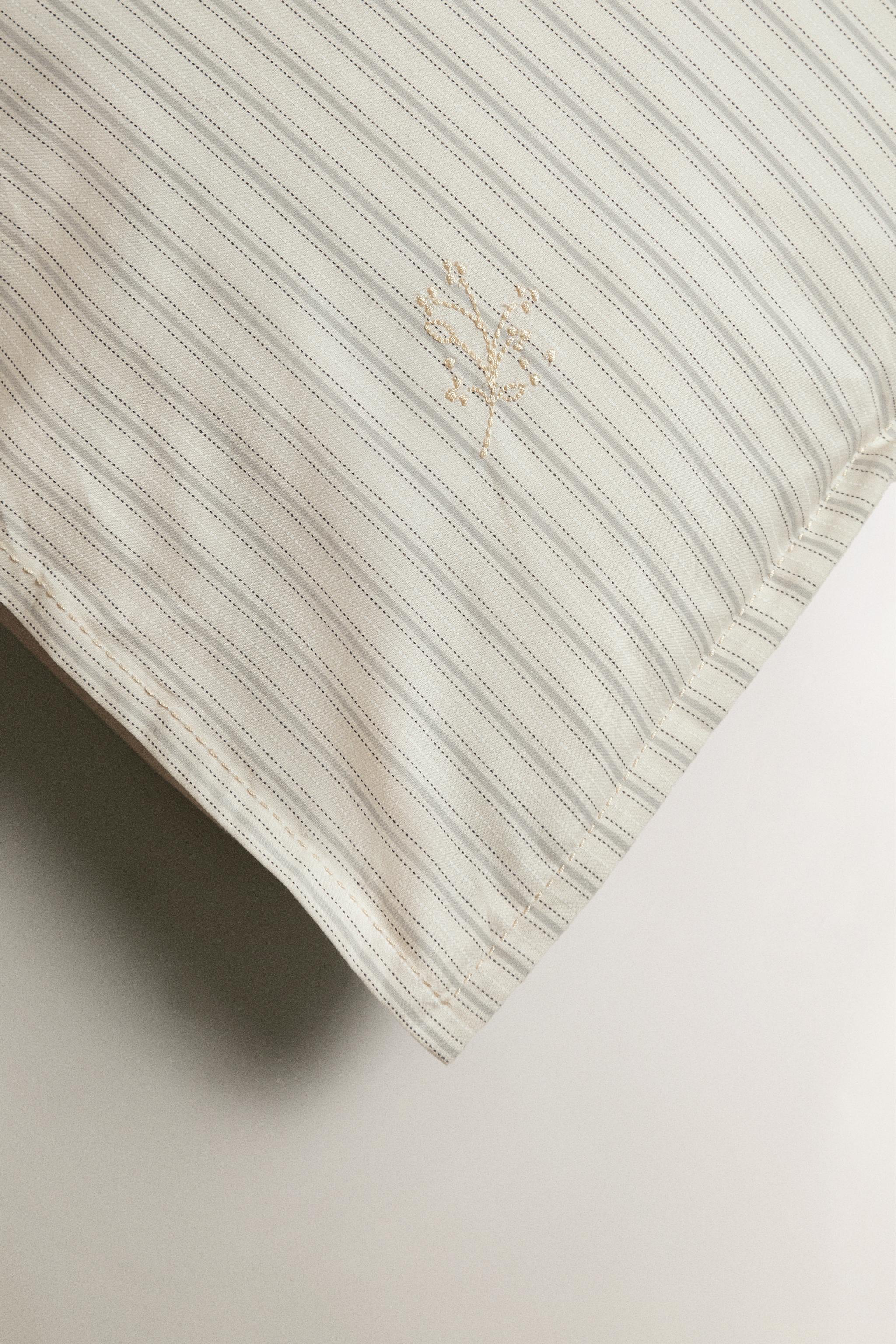 CHILDREN’S STRIPED PILLOWCASE