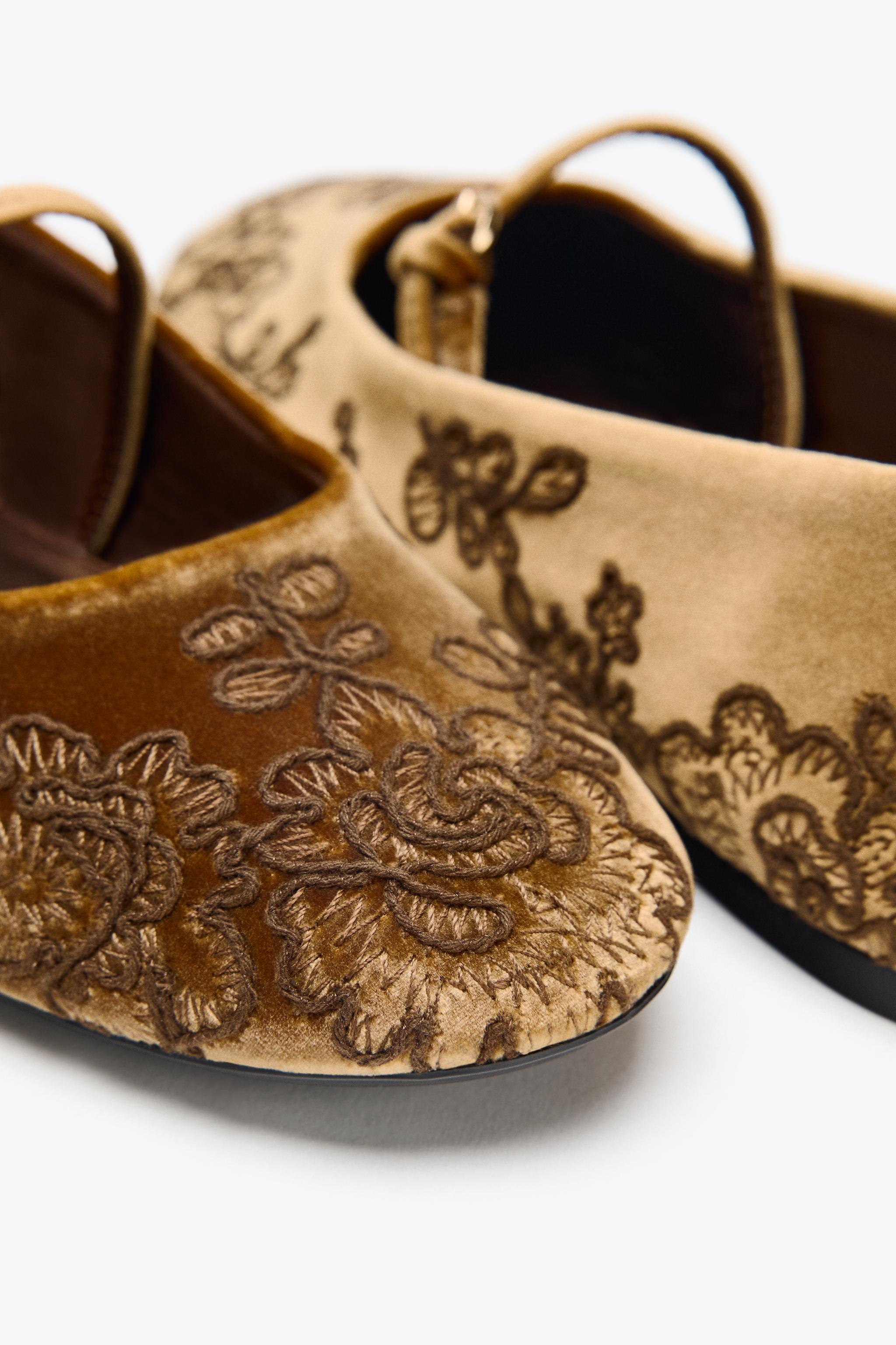 VELVET-EFFECT EMBROIDERED BALLET FLATS