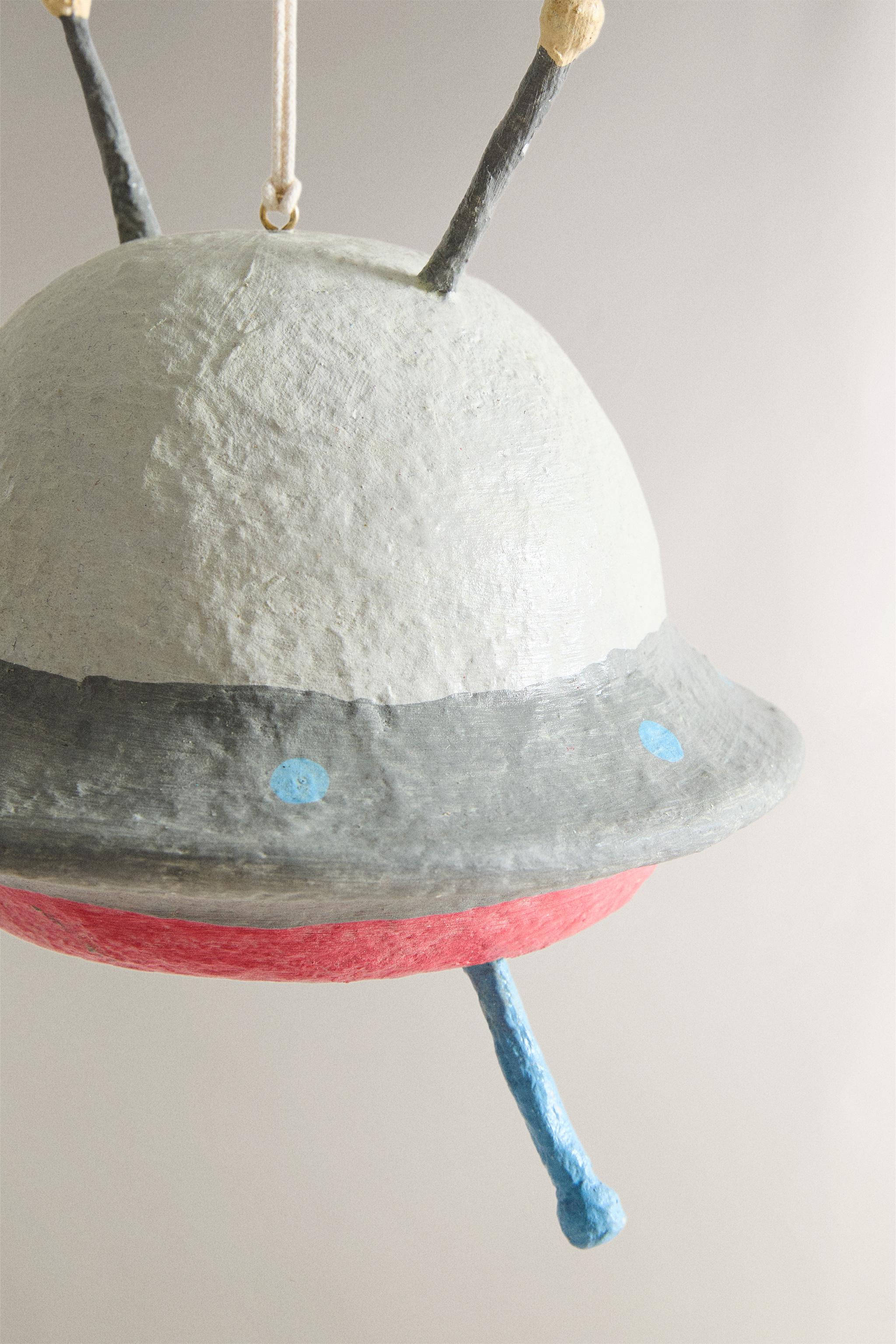 SET OF FLYING SAUCERS (SET OF 2)