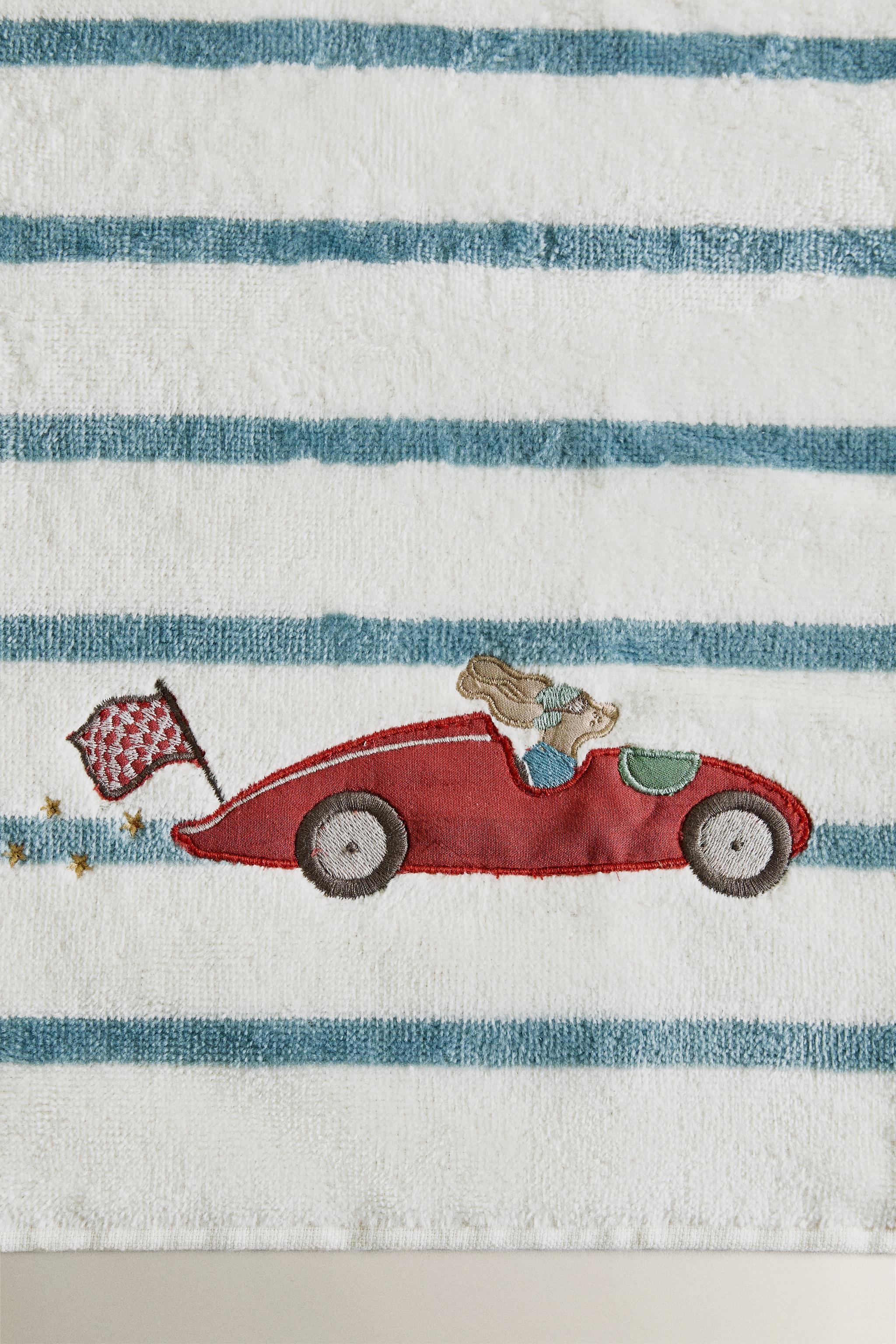 CHILDREN'S STRIPED BATH TOWEL WITH RACING DOG