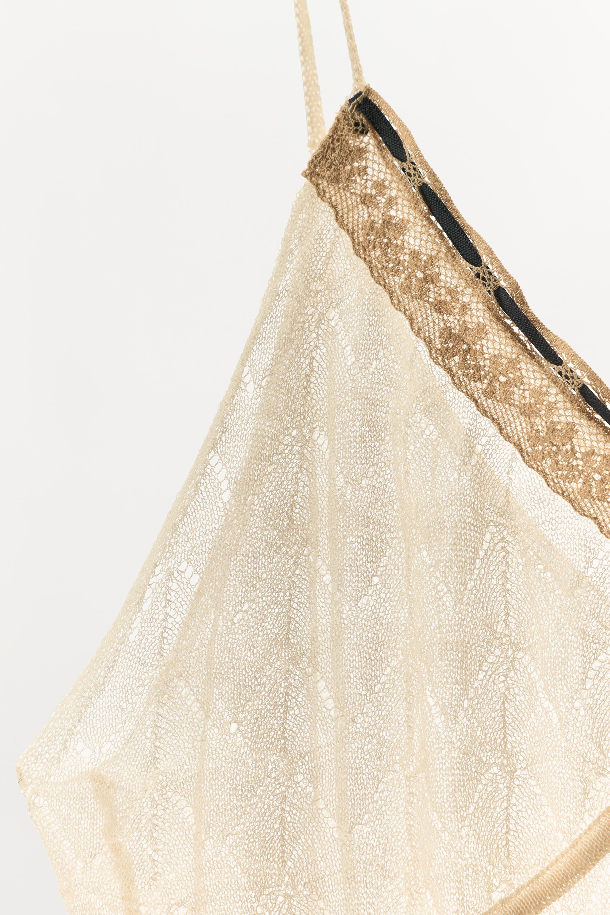 CONTRAST BOW KNIT TOP