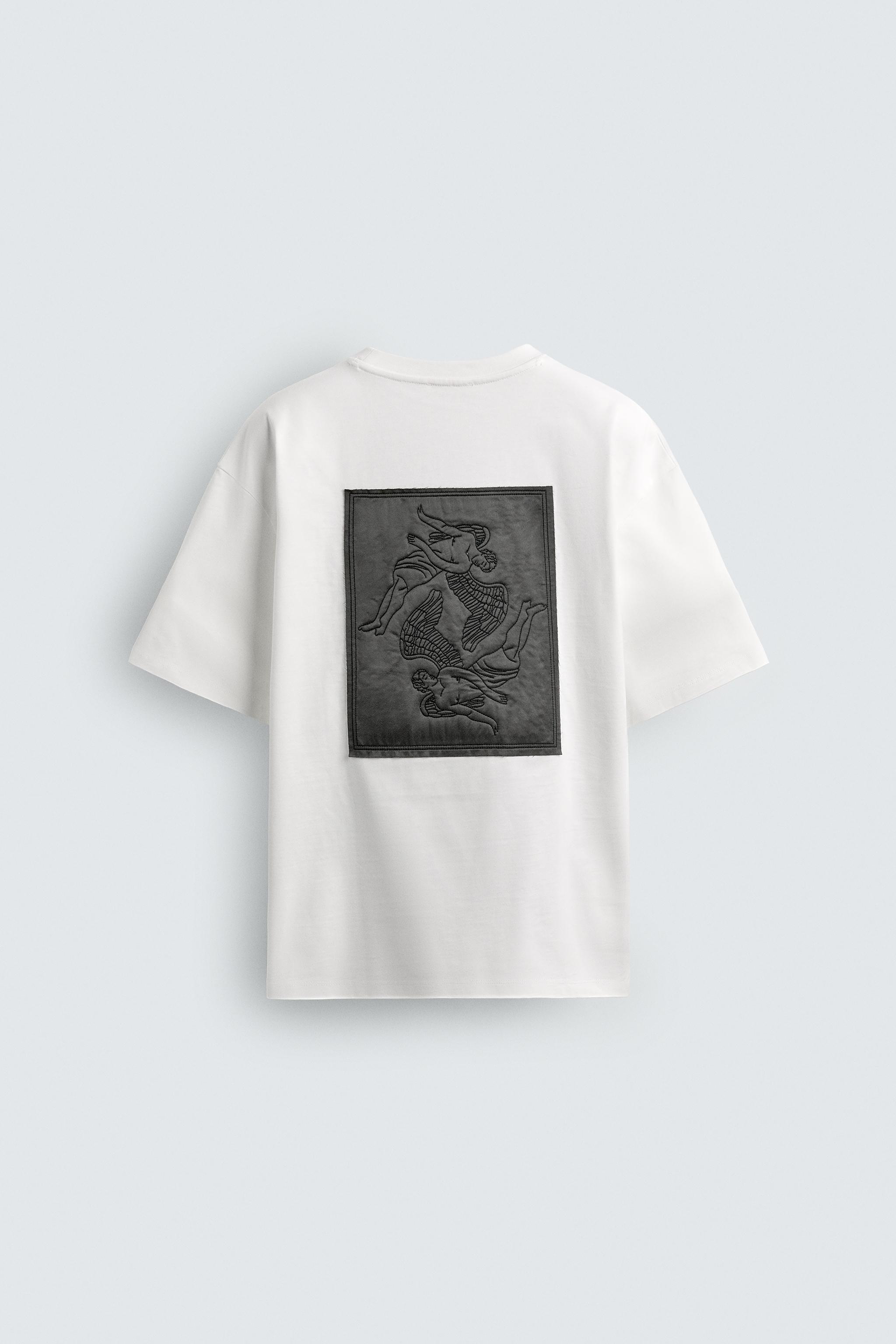 EMBROIDERED PATCH T-SHIRT