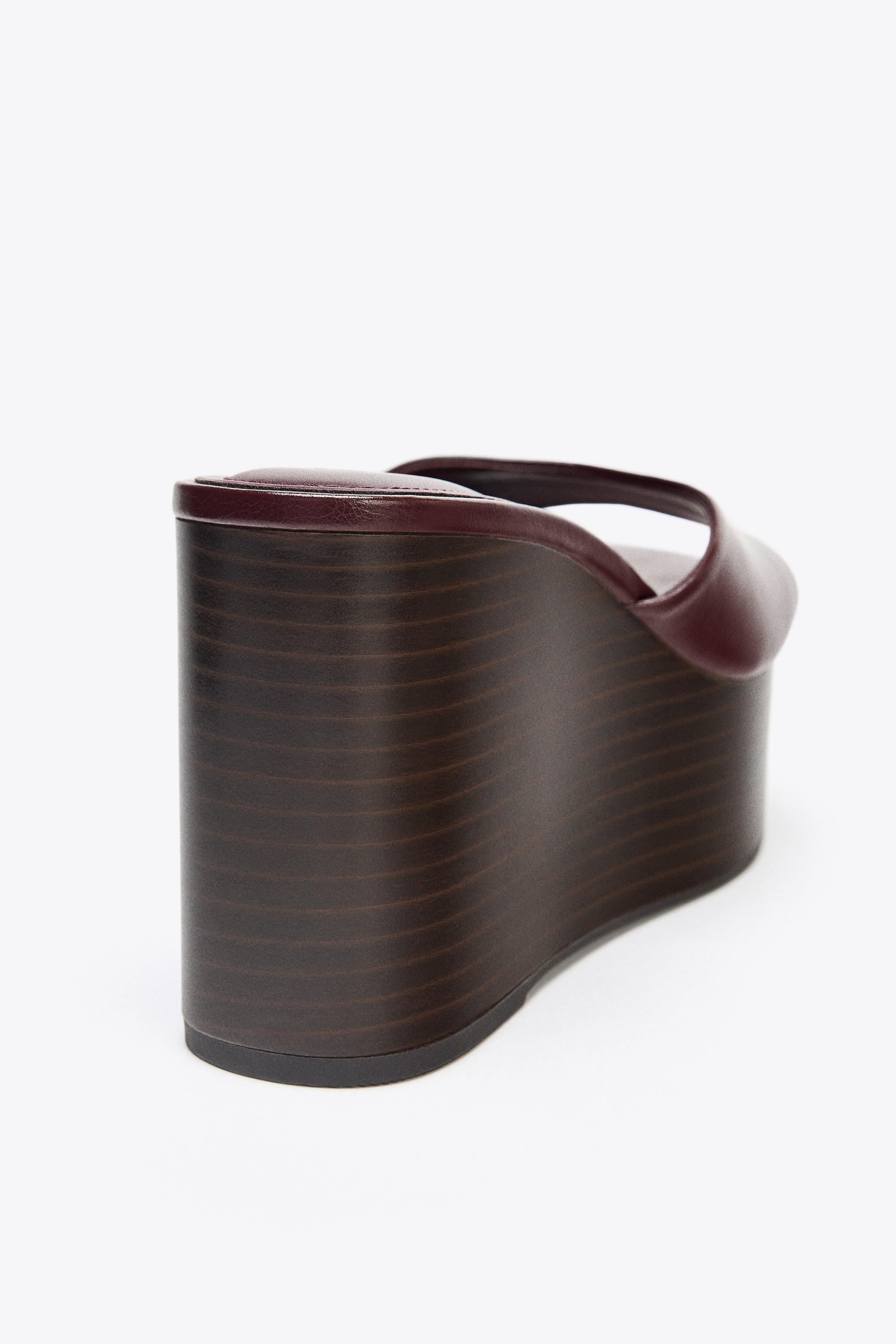 CRACKLED EFFECT WEDGE SANDALS