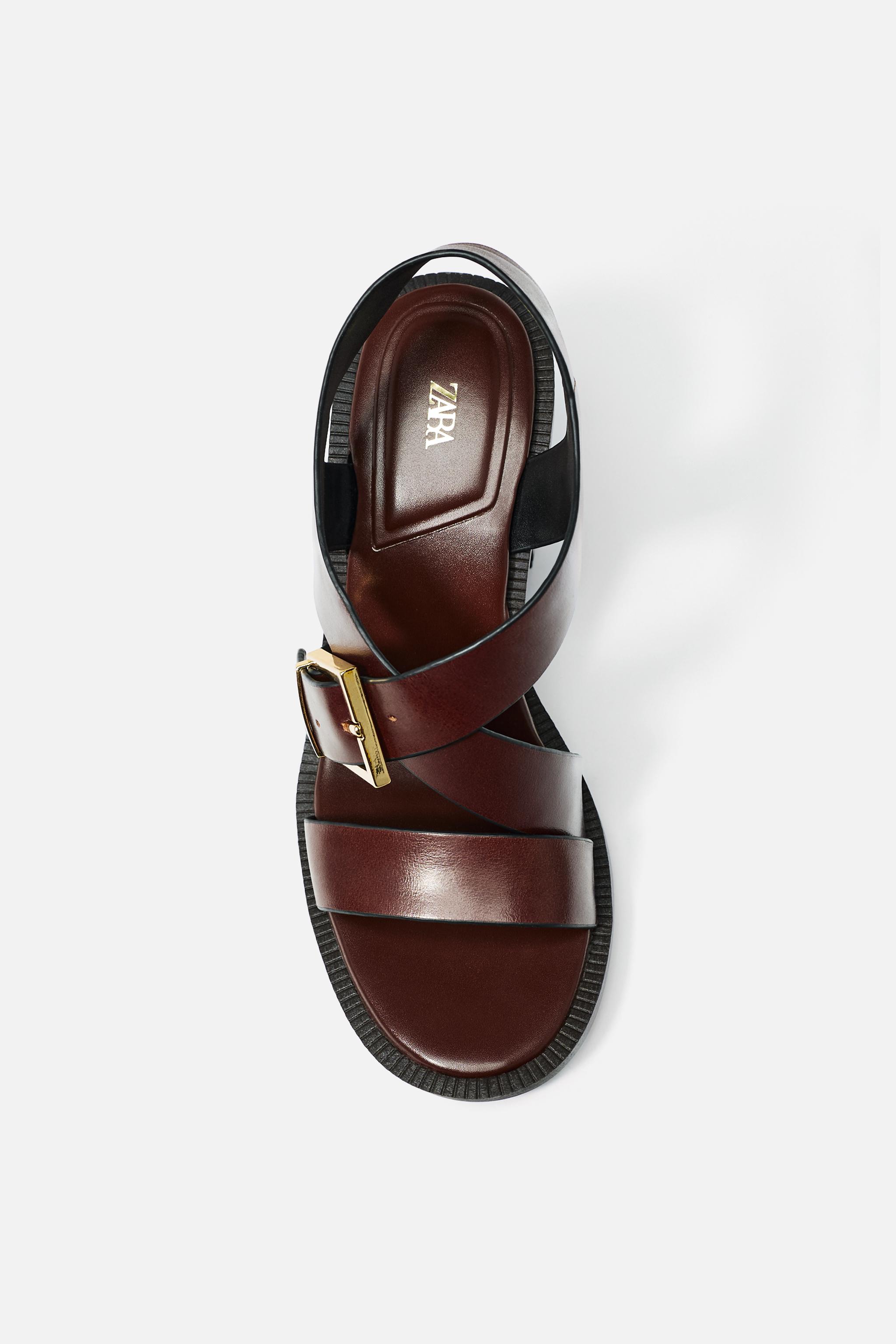 LEATHER BUCKLE HEELED SANDALS